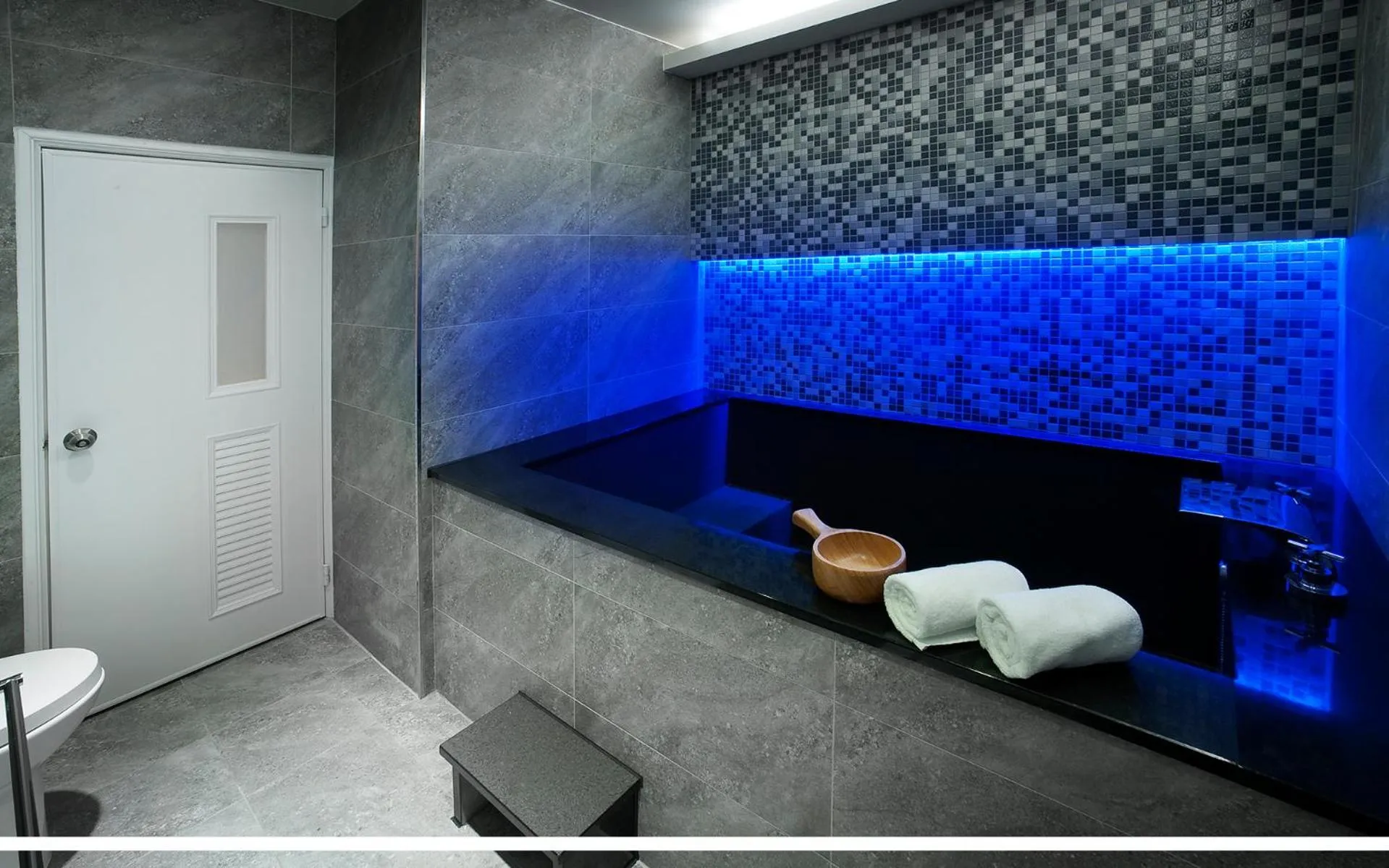 Toilet in Two Fukun Hotel