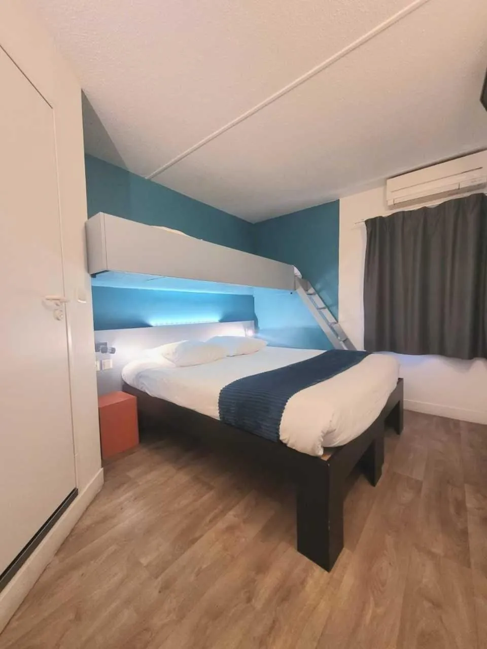 Bed in Fasthotel Artigues