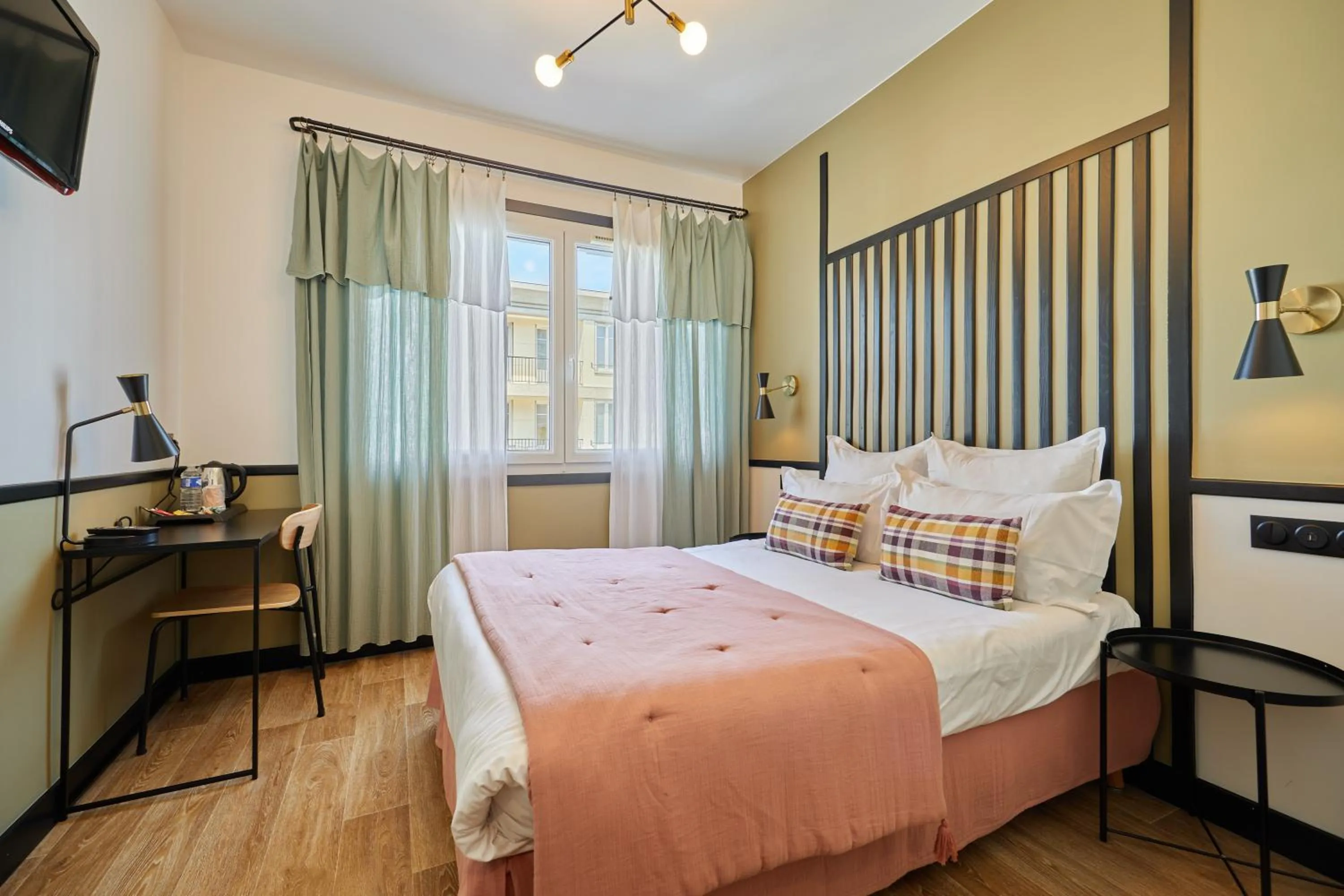 Bed in Hôtel Richelieu, Le Havre Centre-Ville, Perret