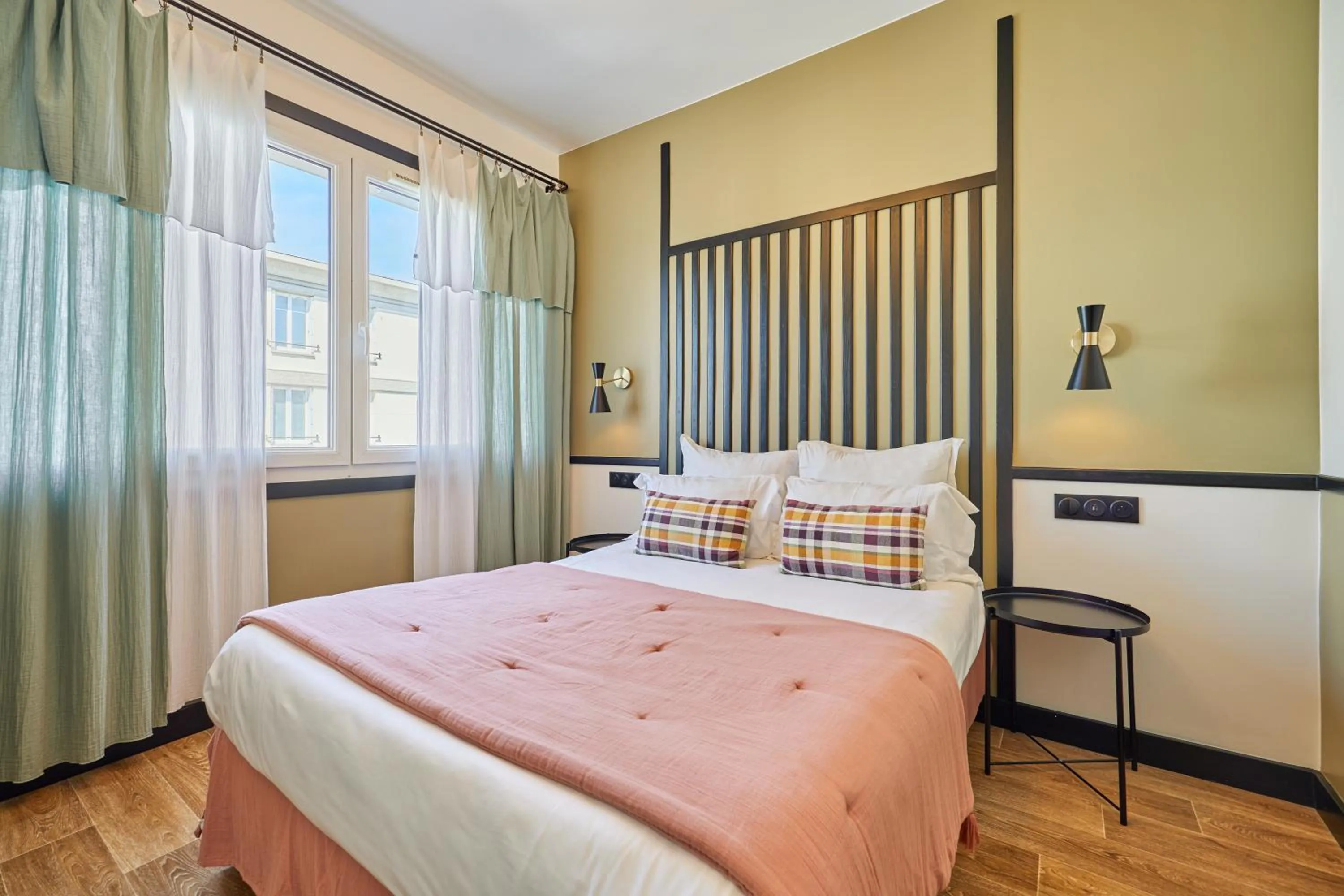 Bed in Hôtel Richelieu, Le Havre Centre-Ville, Perret