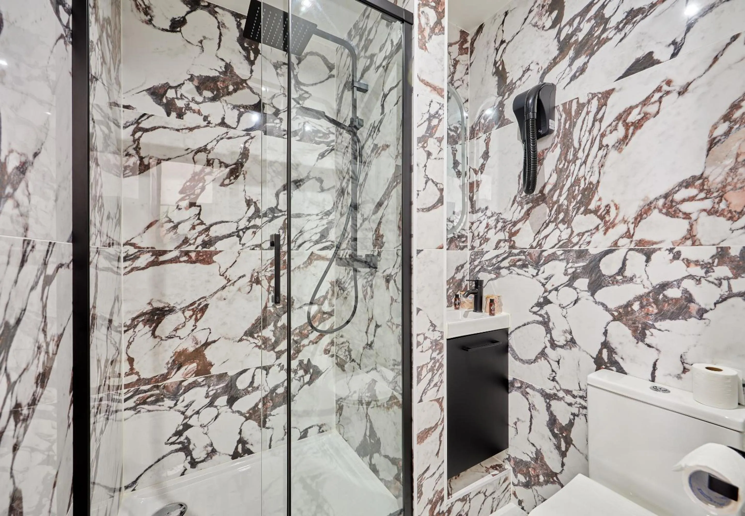 Bathroom in Hôtel Richelieu, Le Havre Centre-Ville, Perret