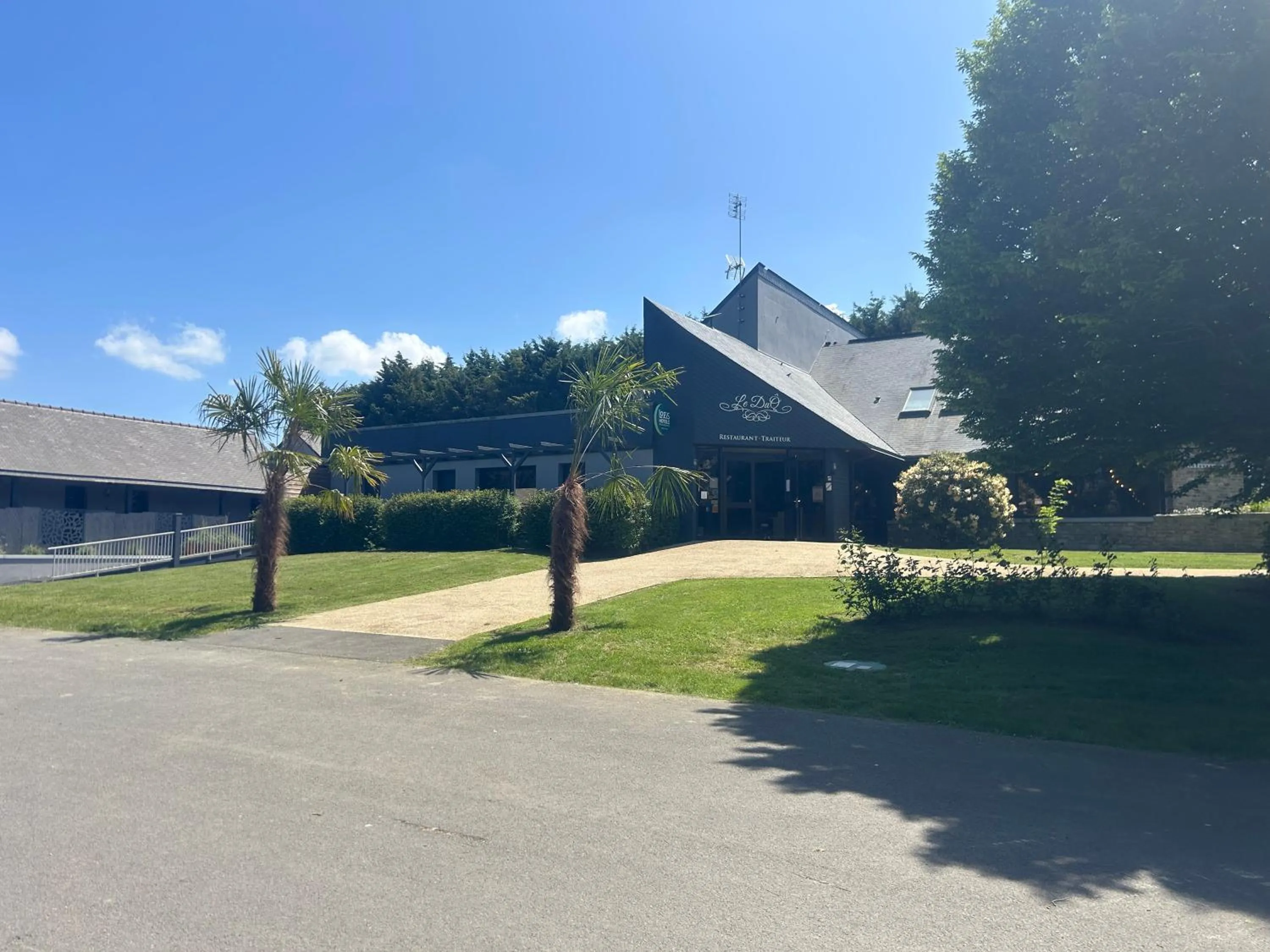 Garden in Les Dineux Village