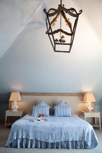 Bed in Manoir de Lan Kérellec