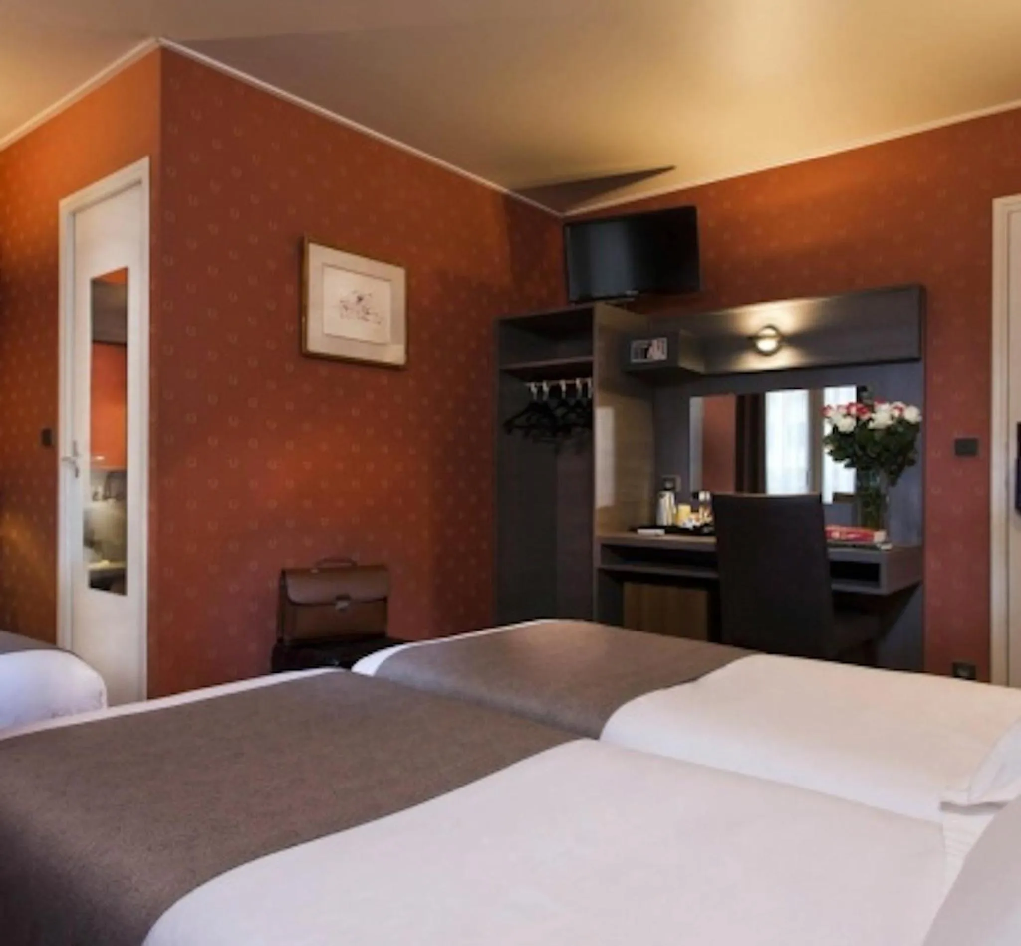 Photo of the whole room, Bed in Home Latin