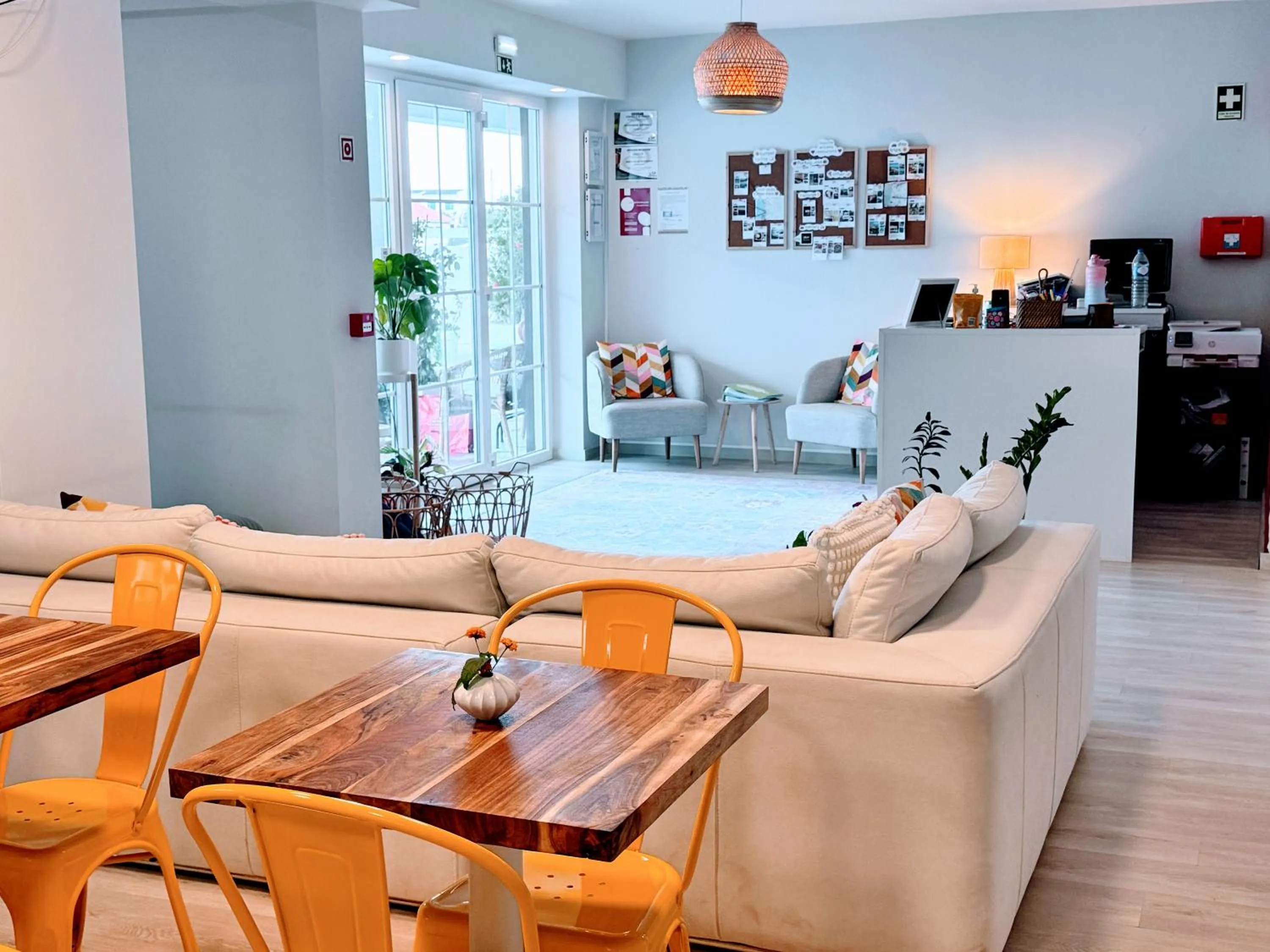 Communal lounge/ TV room in Boutique Hotel - O House Ericeira Hills