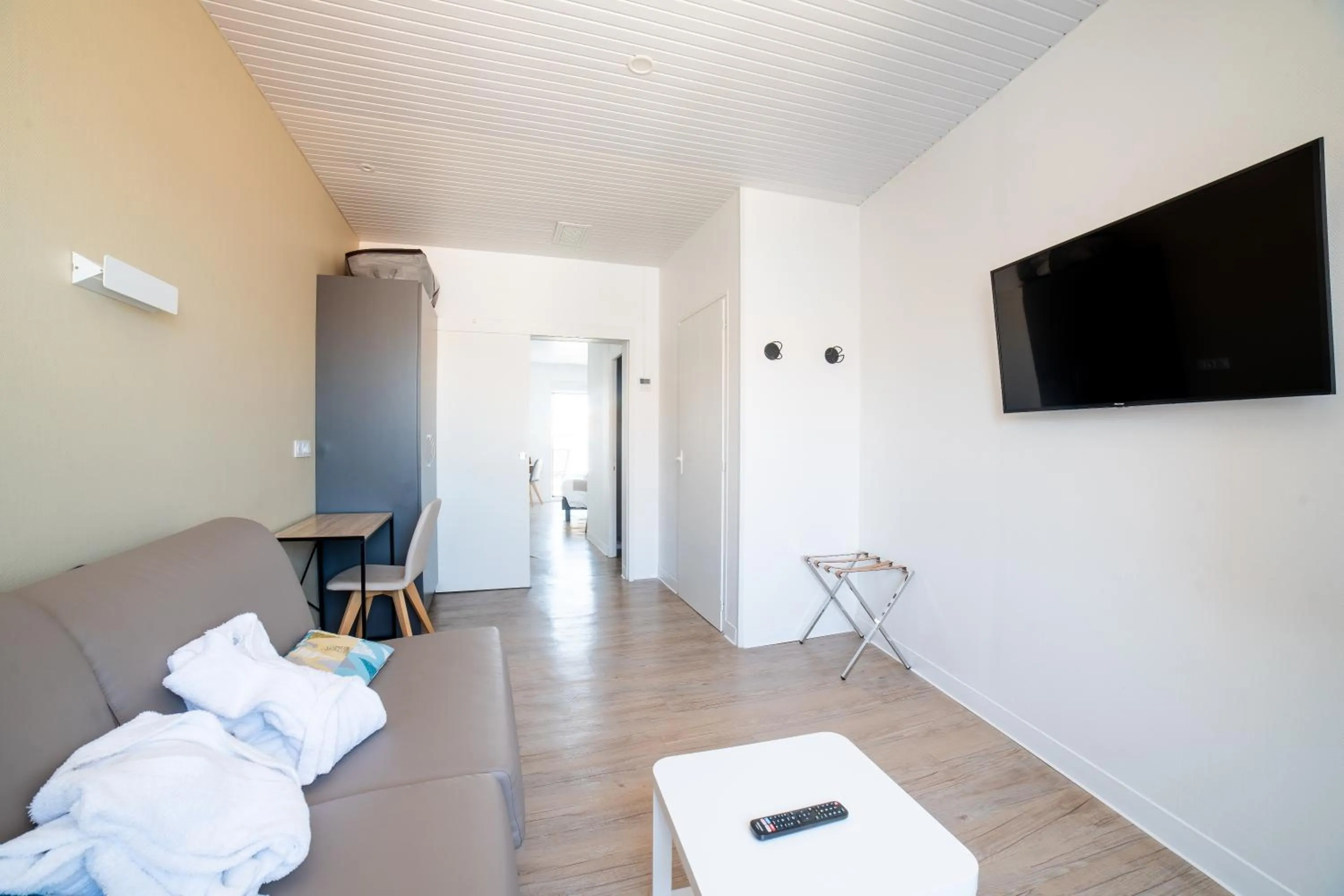 Bed in Hotel Les Dunes