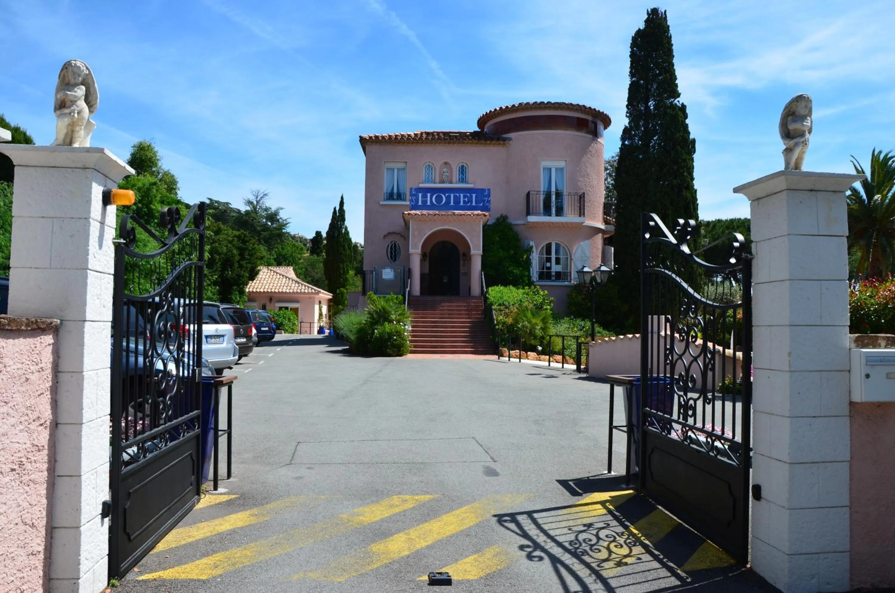 Facade/entrance in Hotel Villa Des Anges
