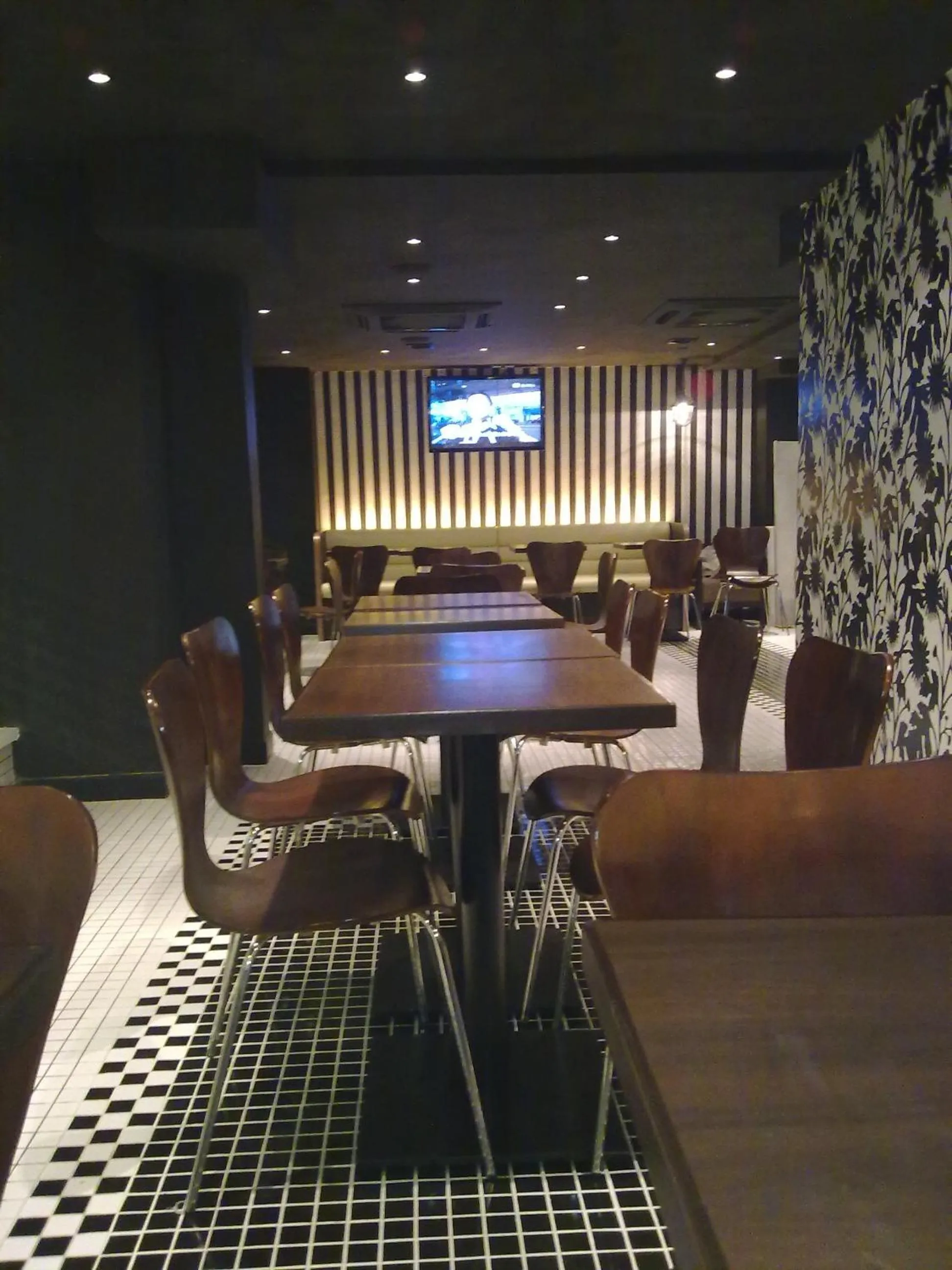 Restaurant/places to eat in Casa