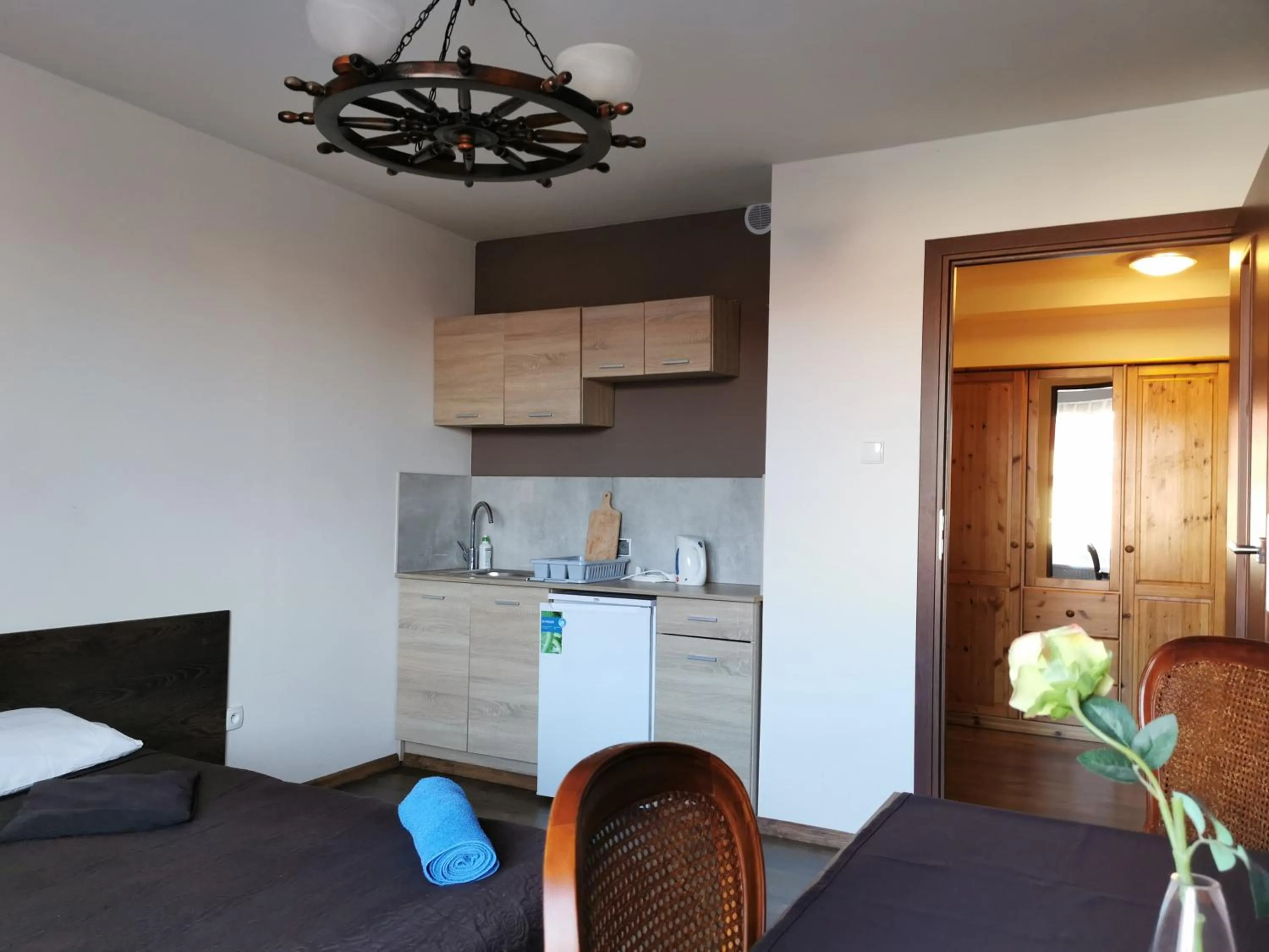 Photo of the whole room, Bed in Dolphin House