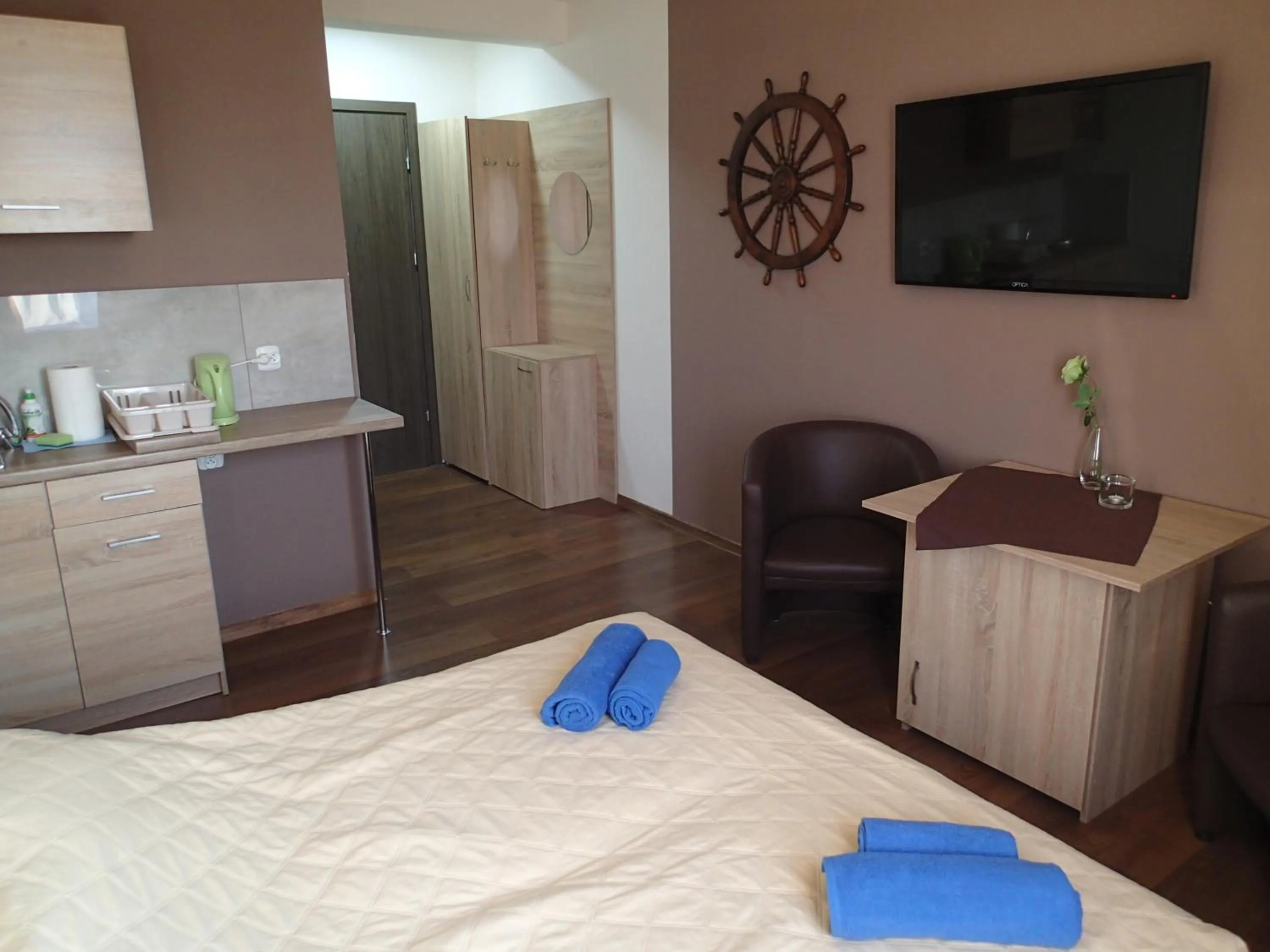 Photo of the whole room, Bed in Dolphin House