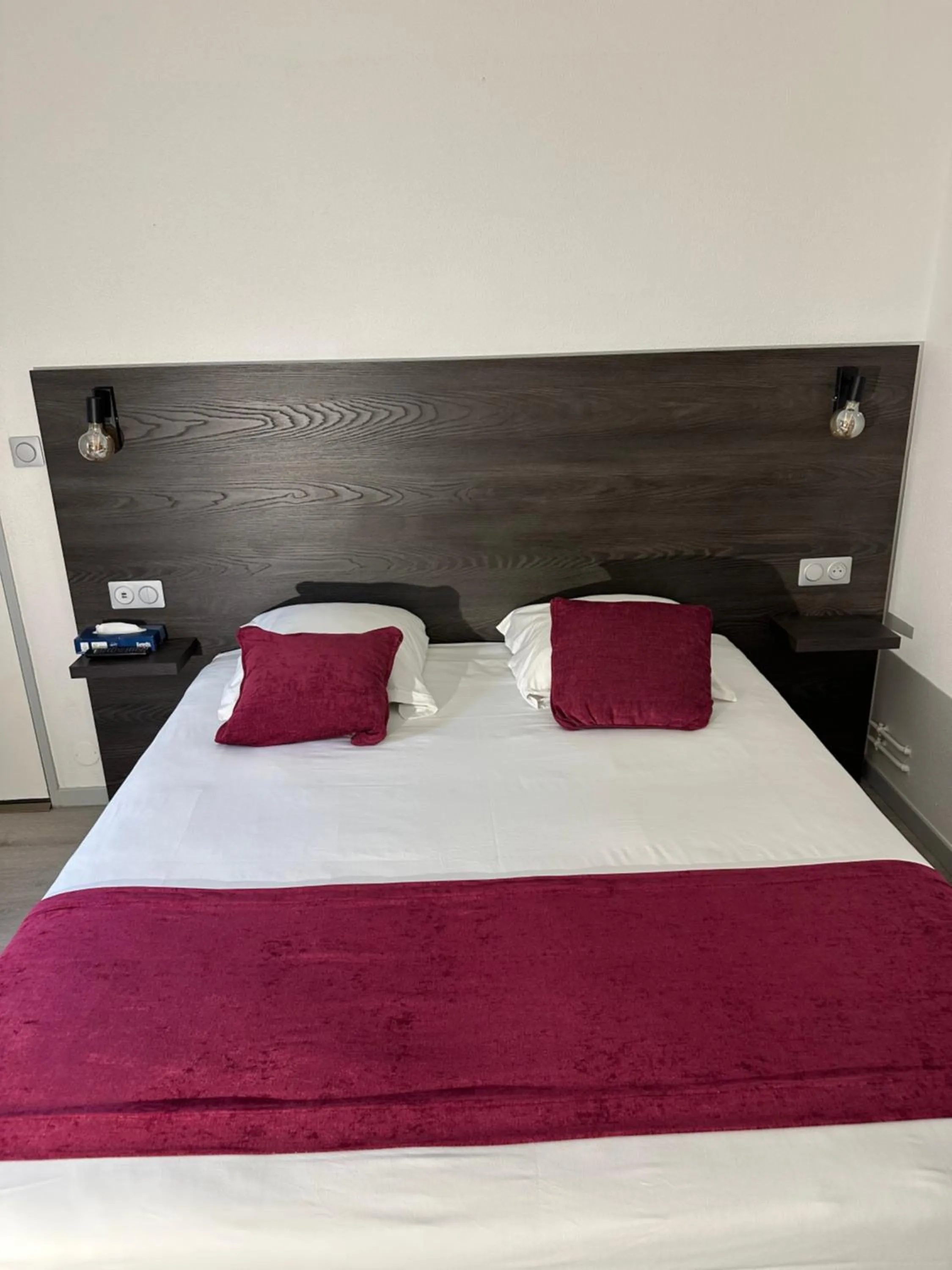 Bed in The Originals Access, Halt'Hotel, Clermont Agnetz