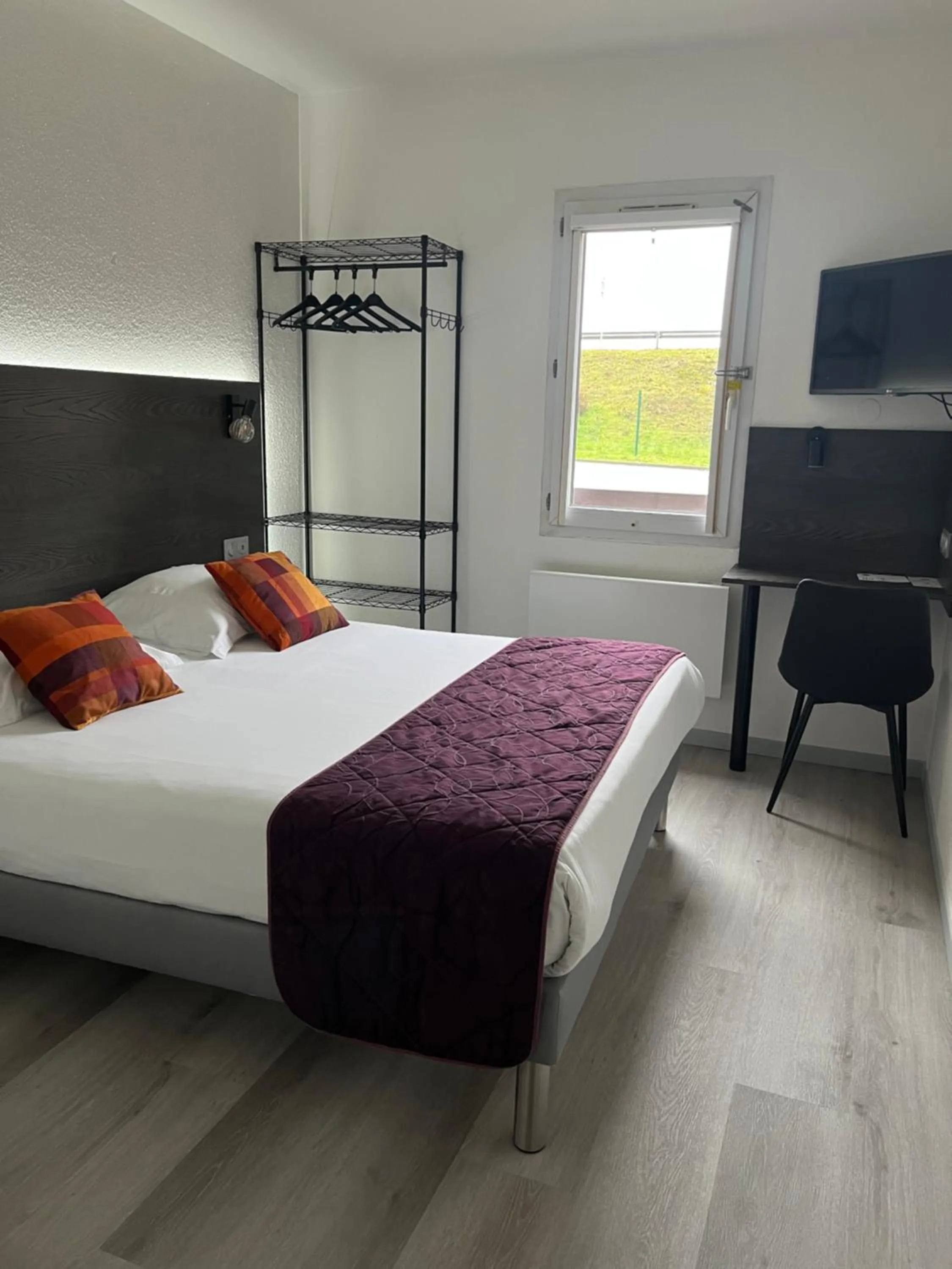 Bed in The Originals Access, Halt'Hotel, Clermont Agnetz