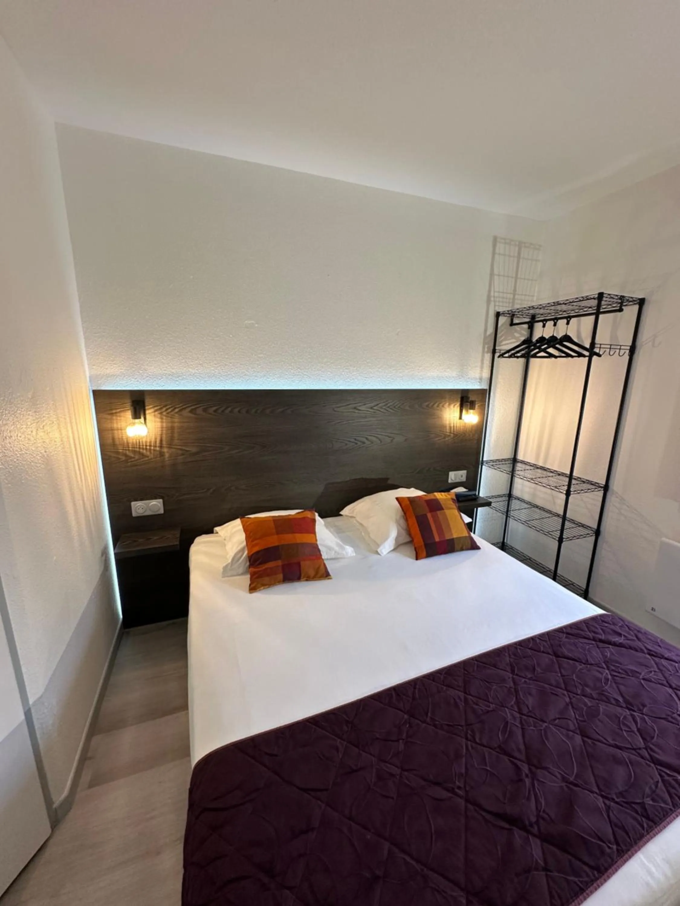 Bed in The Originals Access, Halt'Hotel, Clermont Agnetz