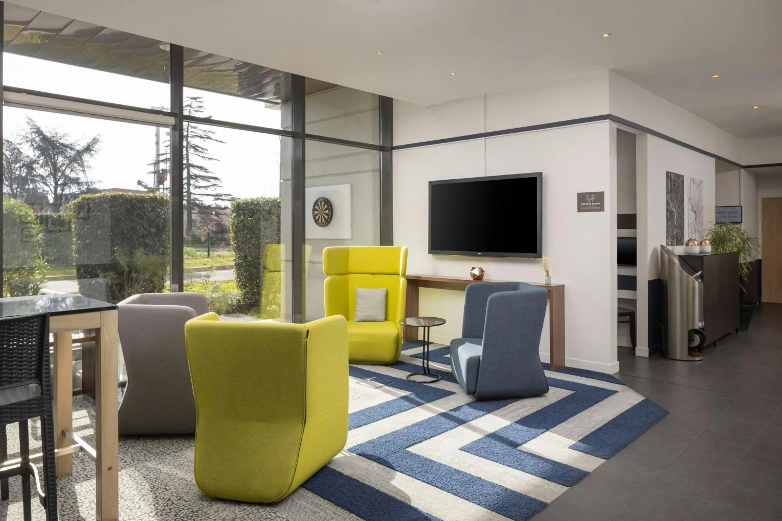 Lobby or reception in Courtyard by Marriott Toulouse Airport