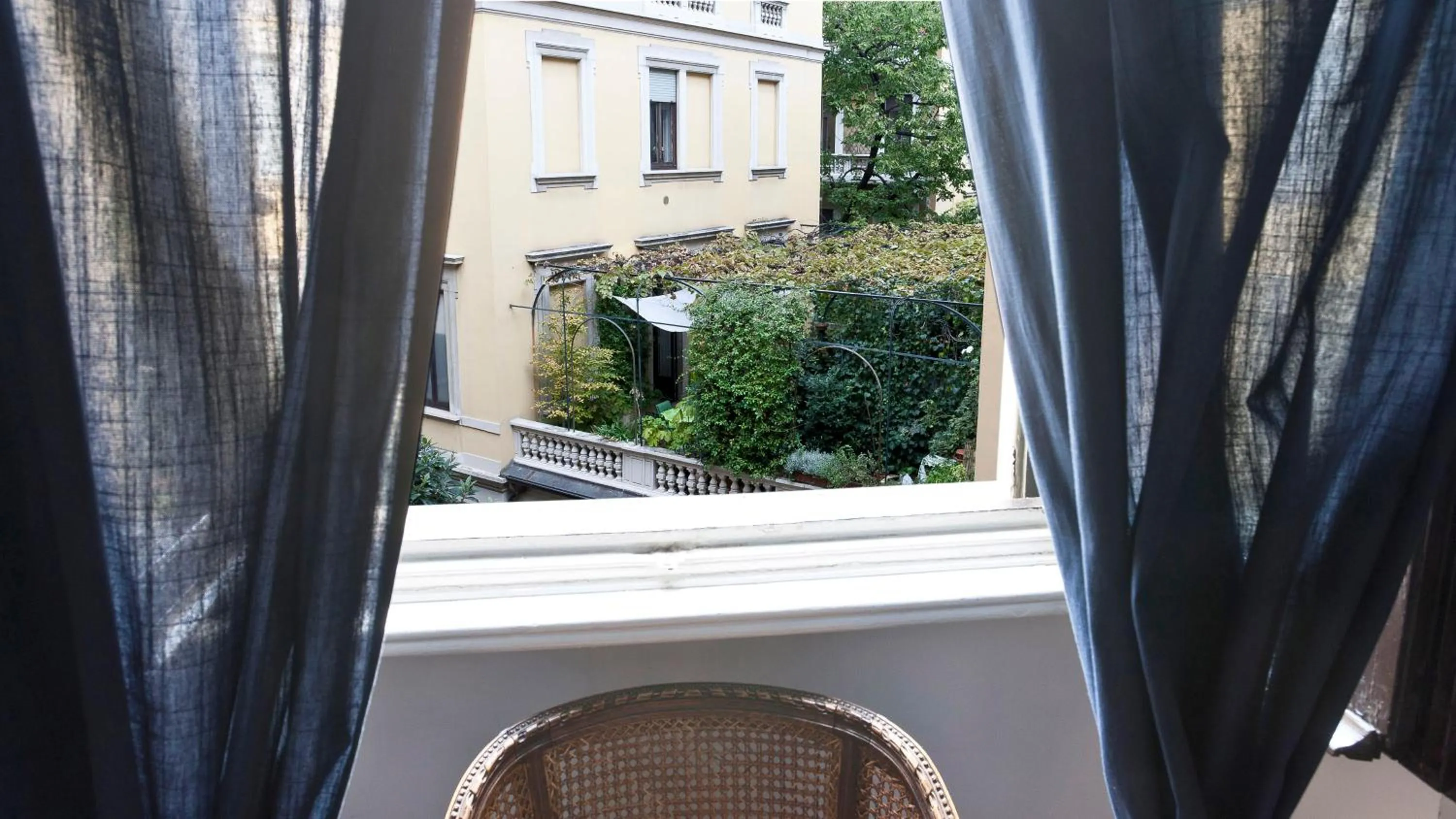 City view in Italianway - Vincenzo Monti 52