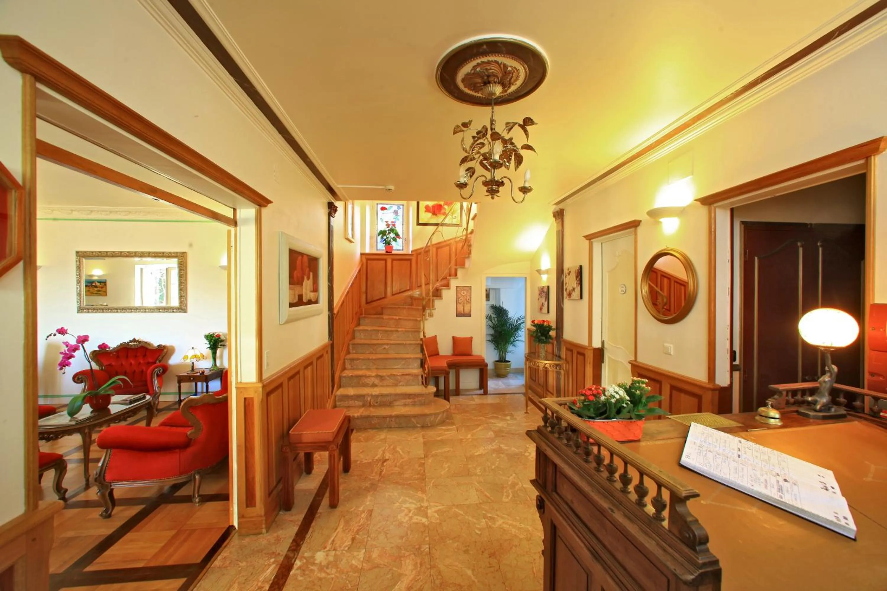 Lobby or reception in Hotel de la Pagézie