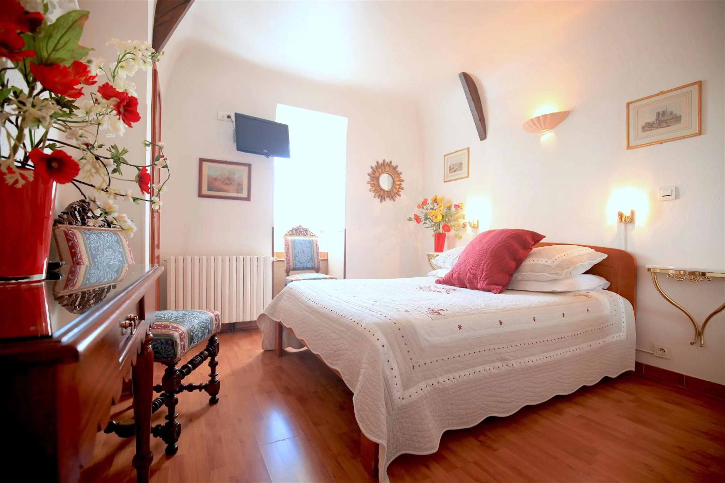 Shower in Hotel de la Pagézie