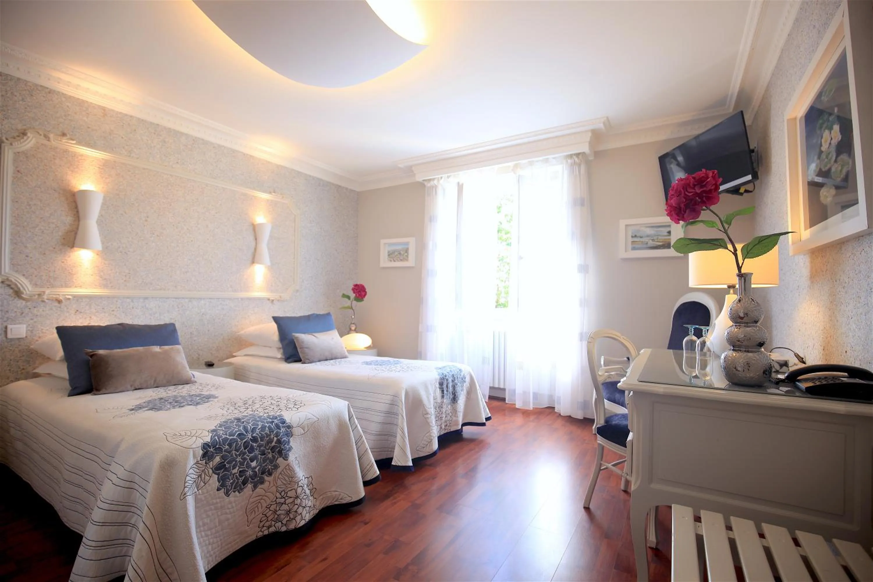 Toilet in Hotel de la Pagézie