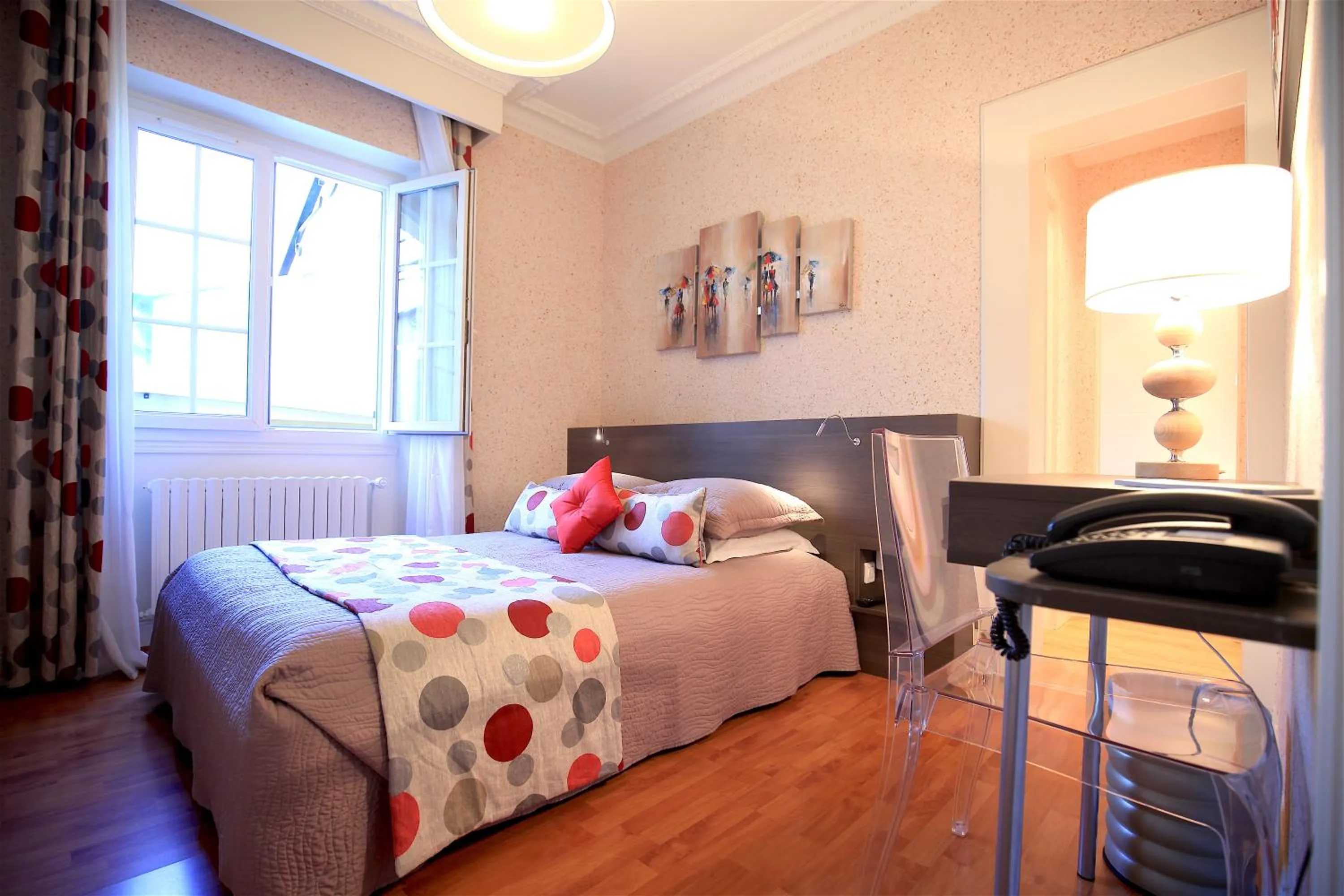 Toilet in Hotel de la Pagézie