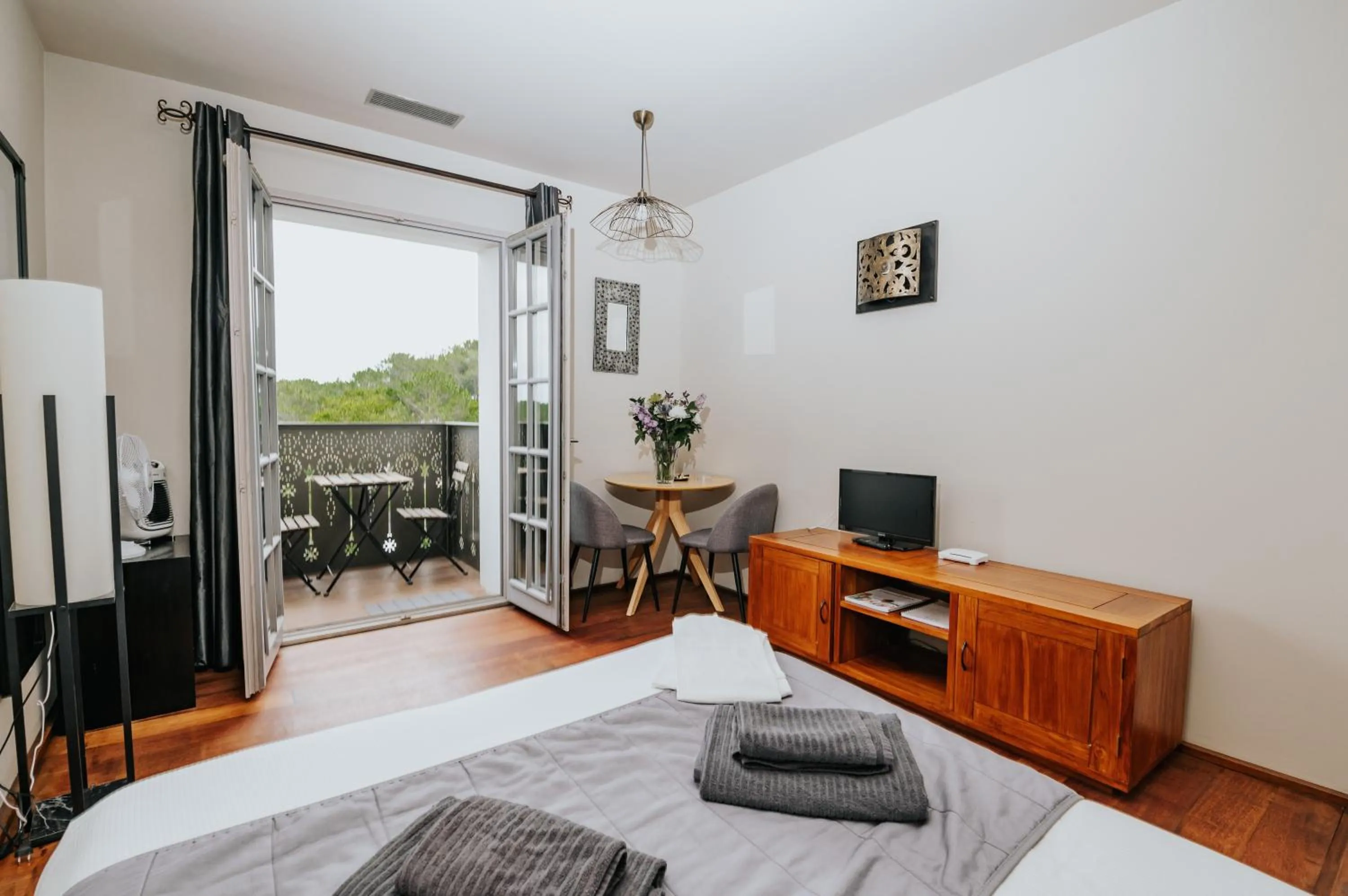 Balcony/Terrace, Bed in Villa Clara, Résidence face à l'océan et au golf de Chiberta