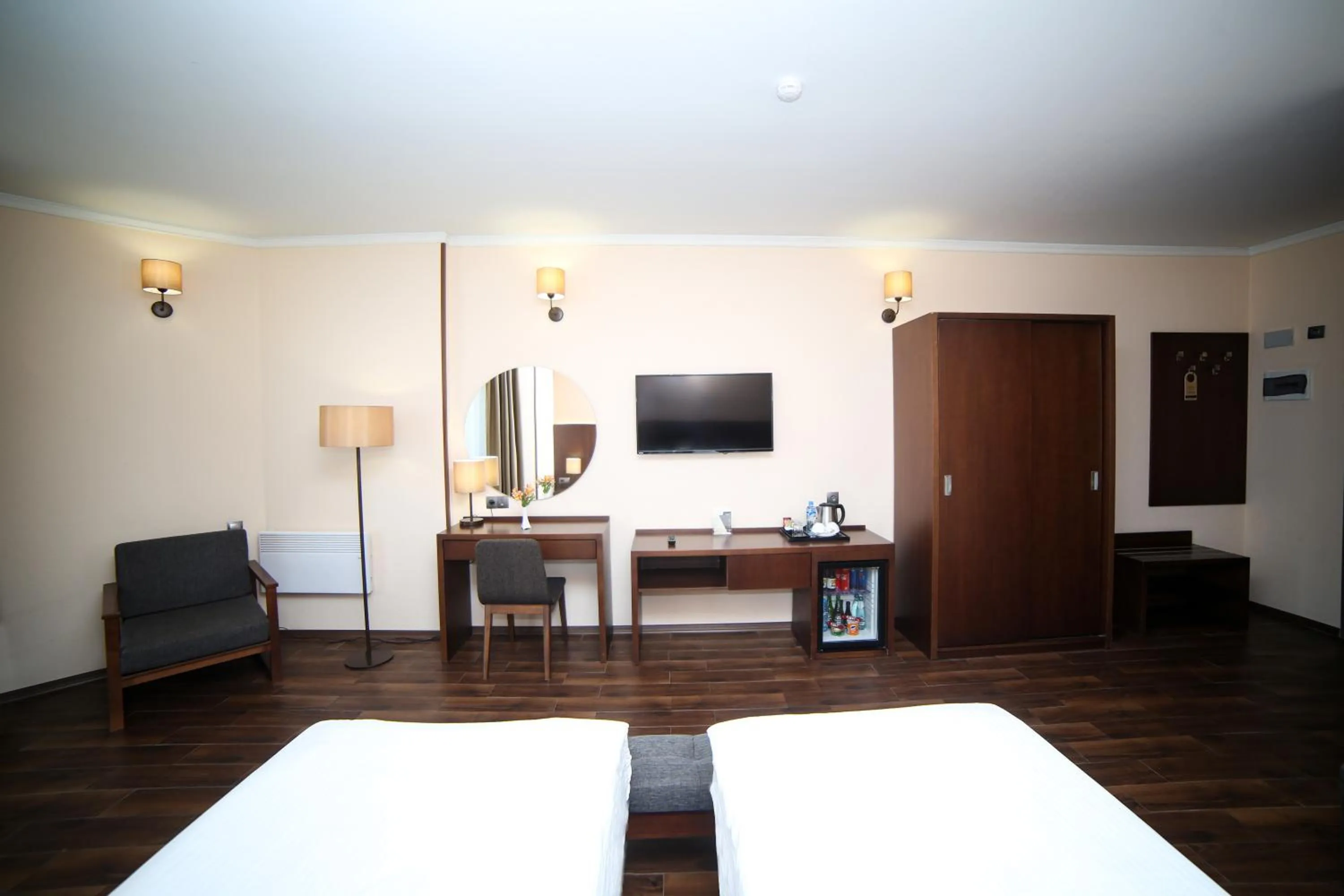 TV and multimedia, Bed in Hotel Corner Inn