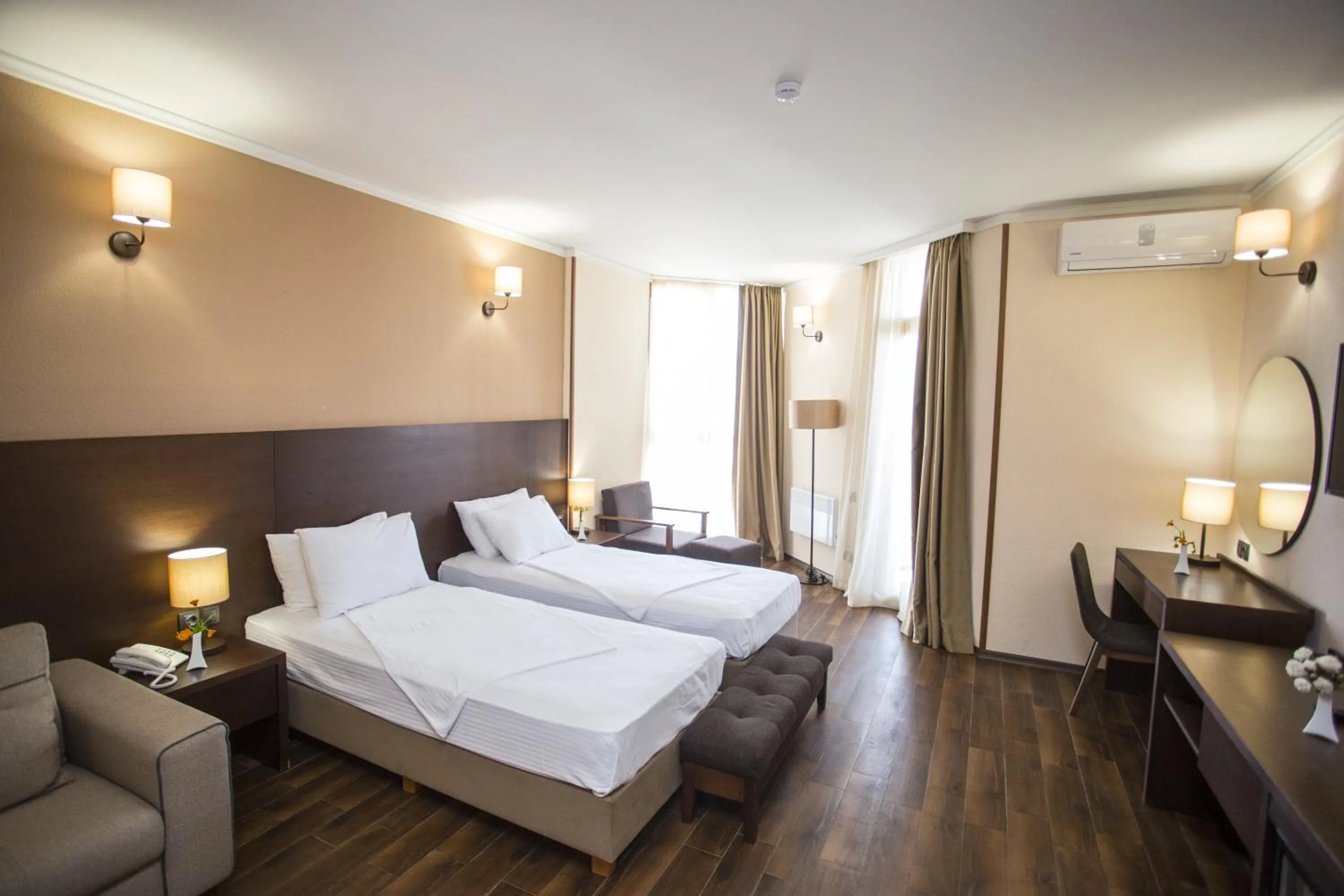 Photo of the whole room, Bed in Hotel Corner Inn