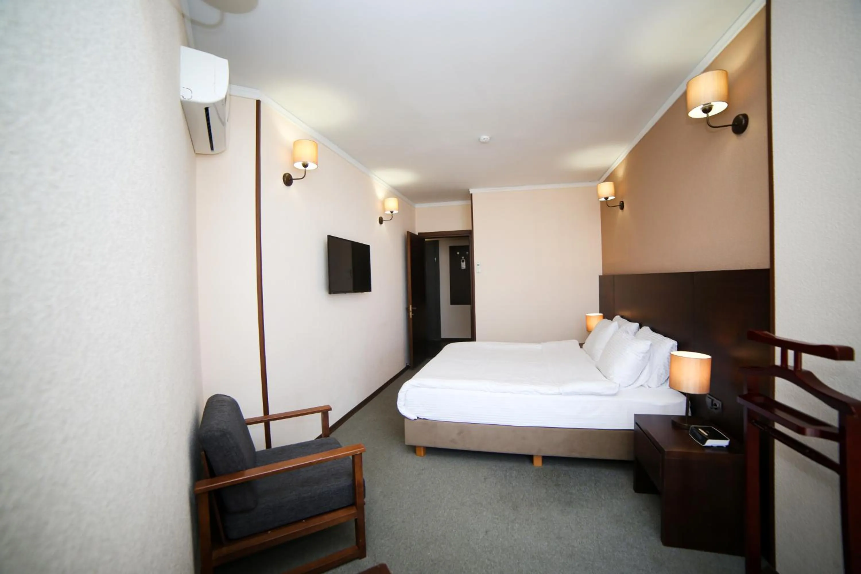 TV and multimedia, Bed in Hotel Corner Inn