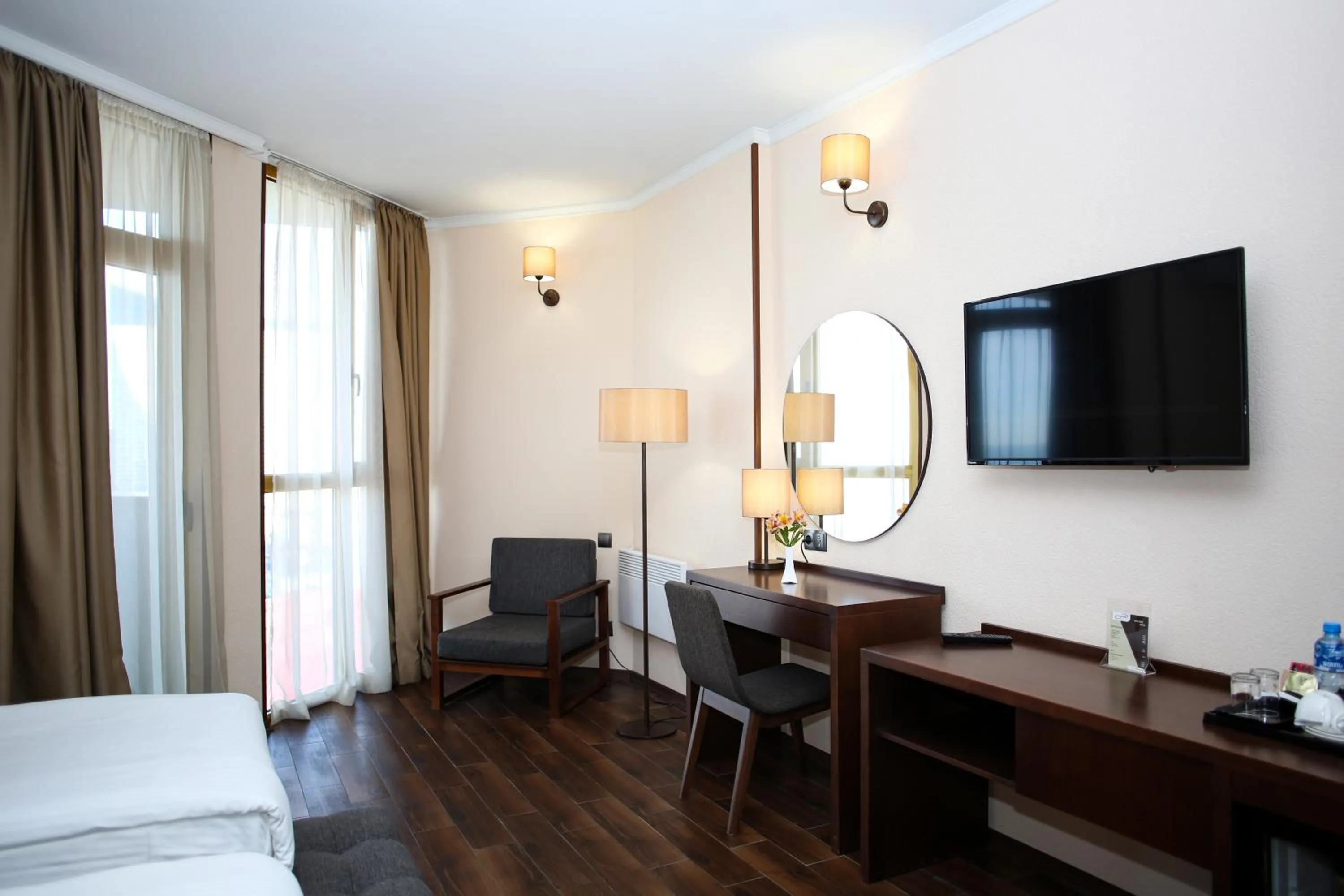 TV and multimedia, Bed in Hotel Corner Inn