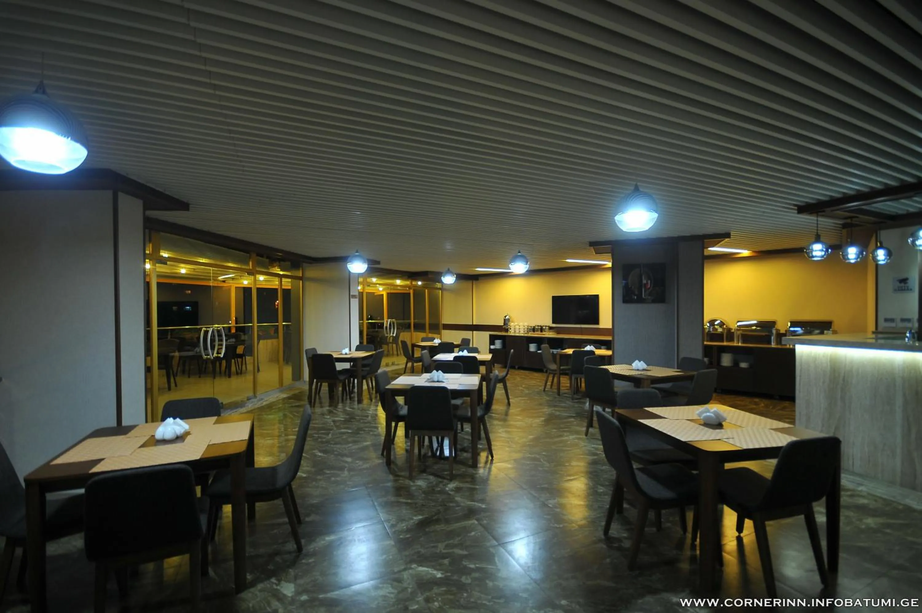 Restaurant/places to eat in Hotel Corner Inn