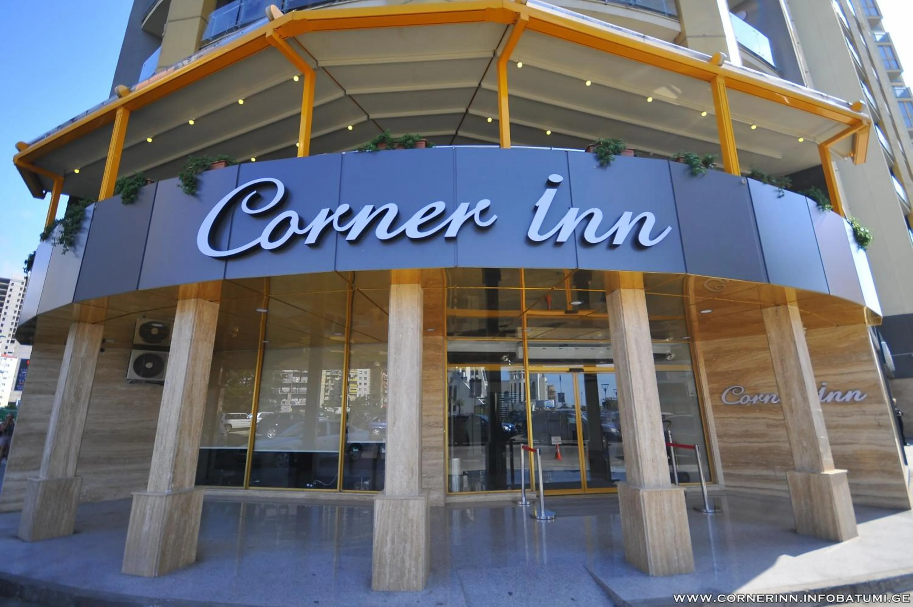 Facade/entrance in Hotel Corner Inn