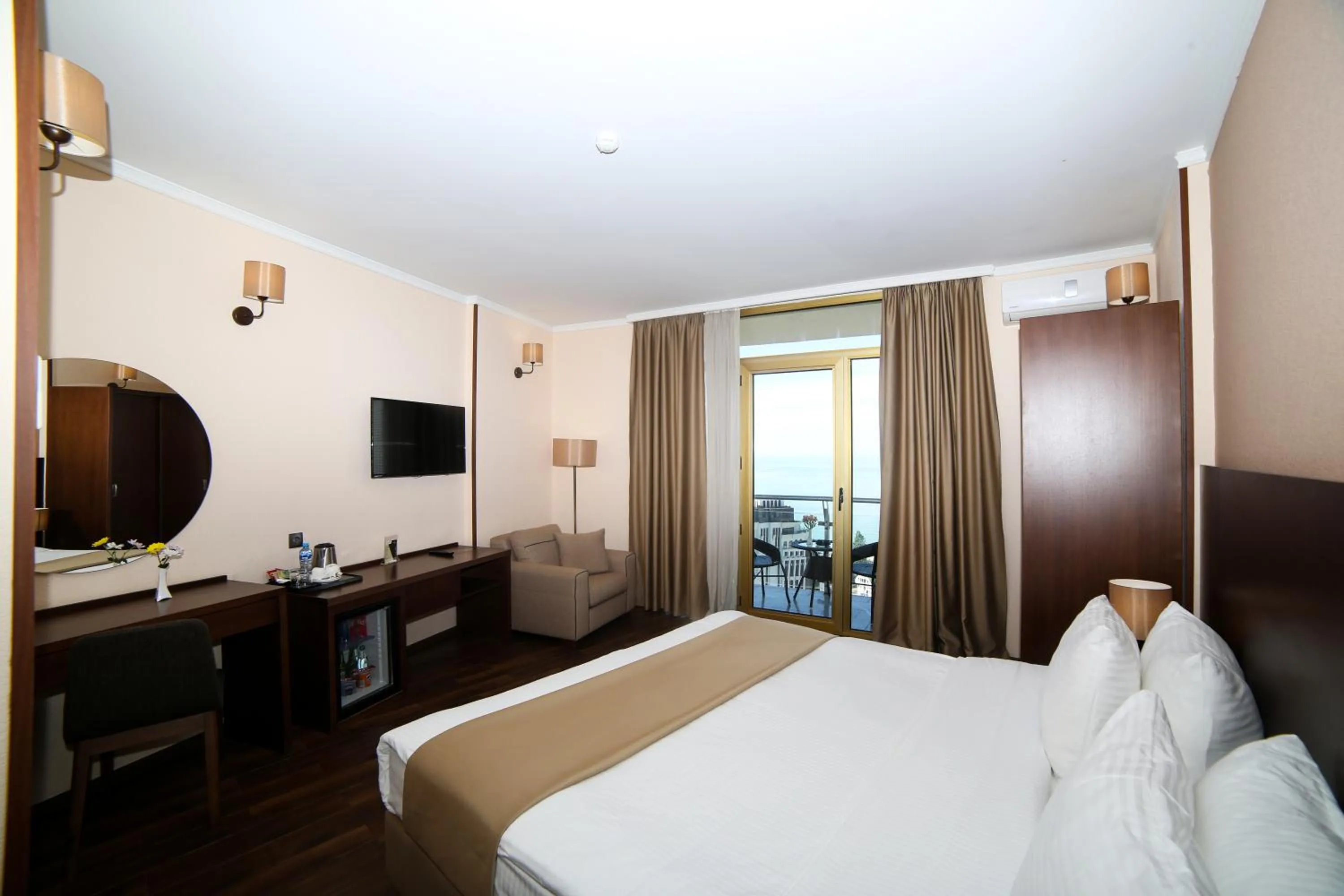 TV and multimedia, Bed in Hotel Corner Inn