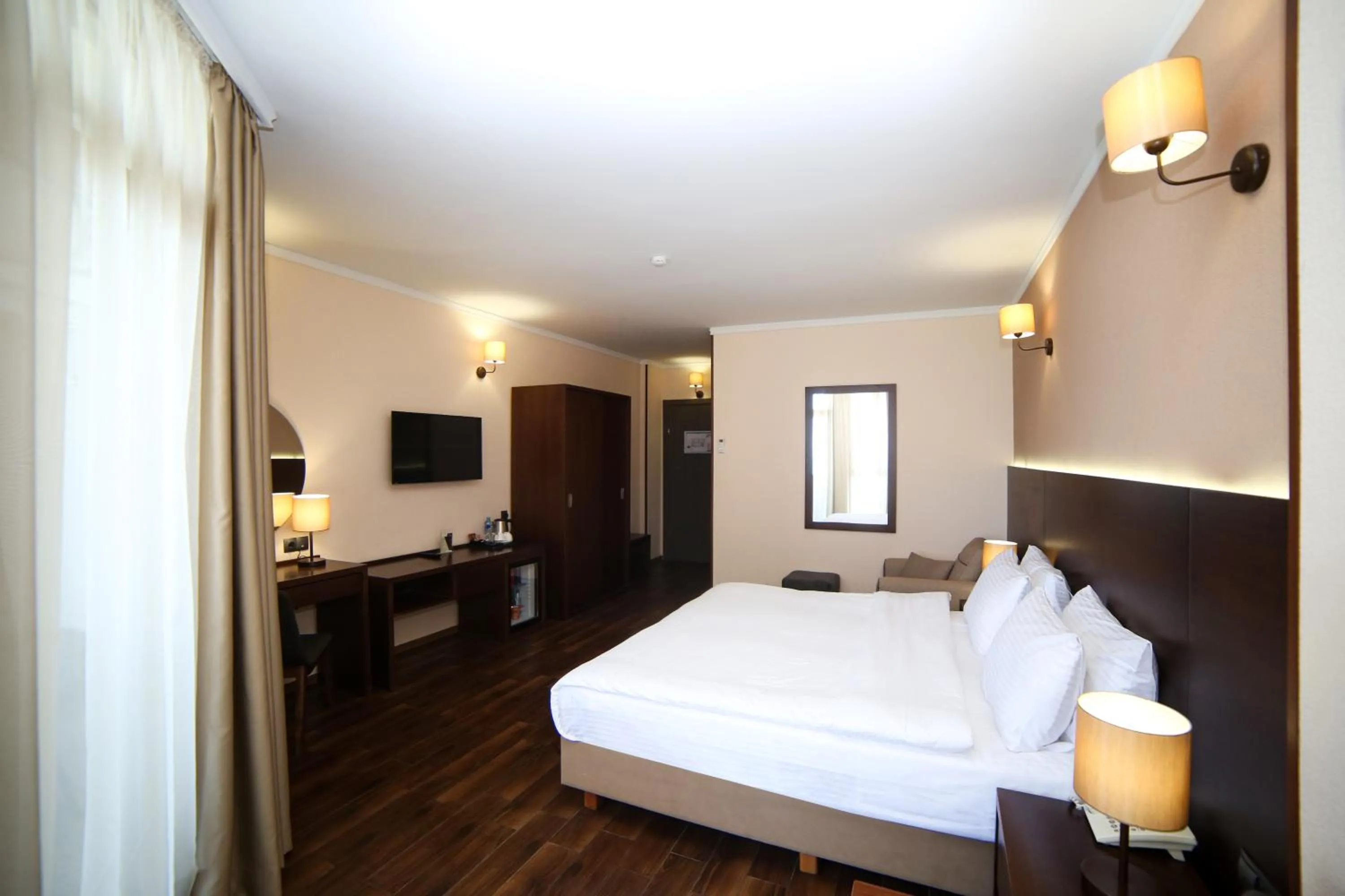 TV and multimedia, Bed in Hotel Corner Inn