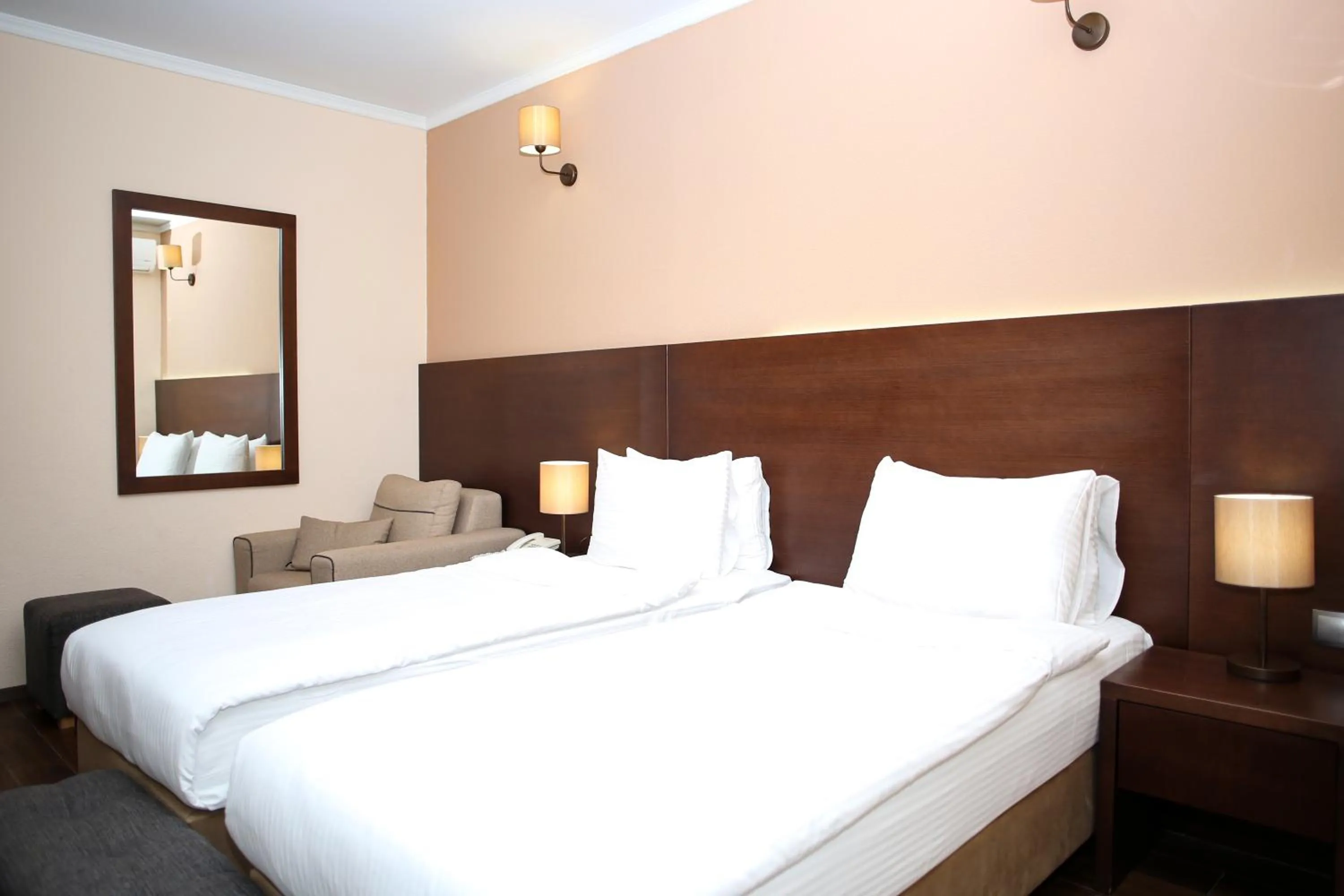 Seating area, Bed in Hotel Corner Inn