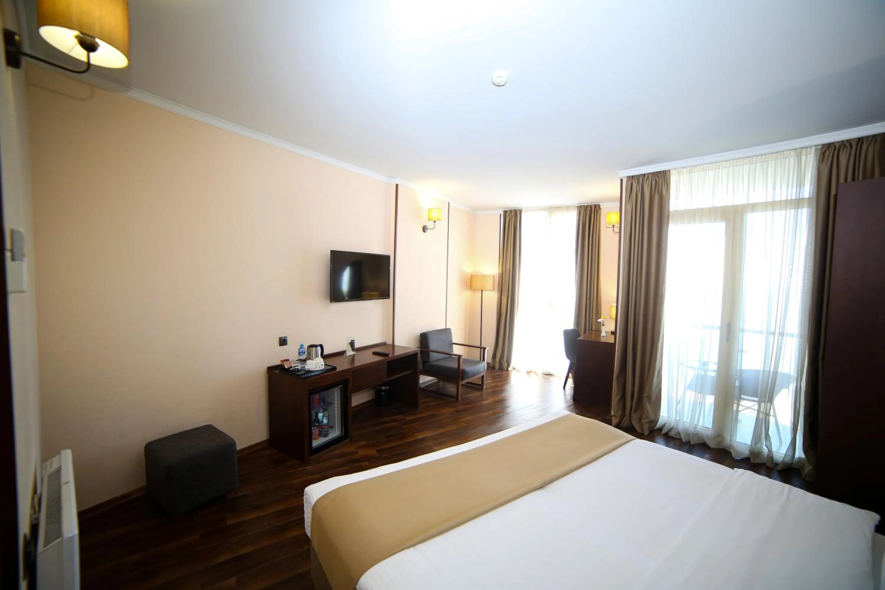 TV and multimedia, Bed in Hotel Corner Inn