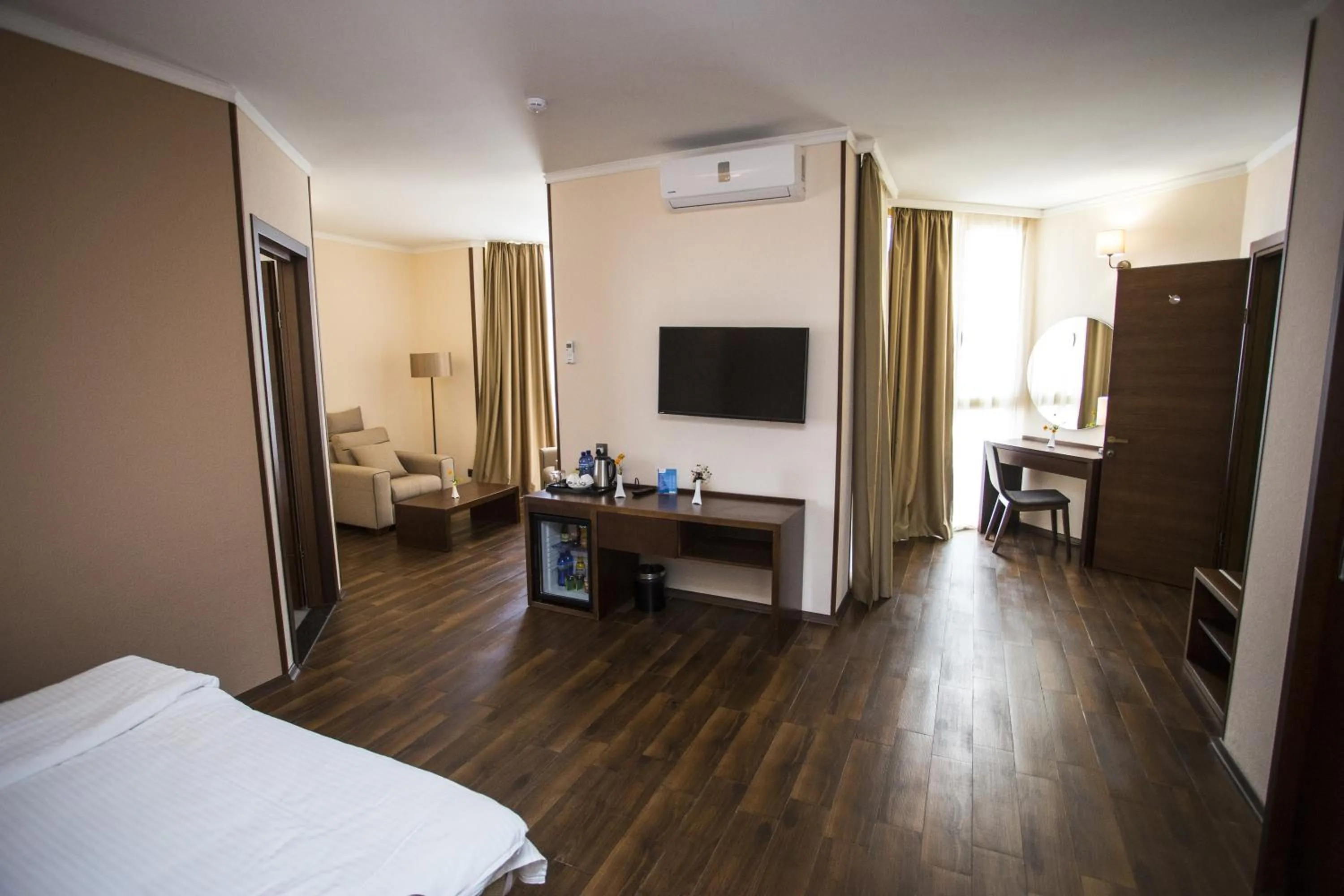 TV and multimedia, Bed in Hotel Corner Inn