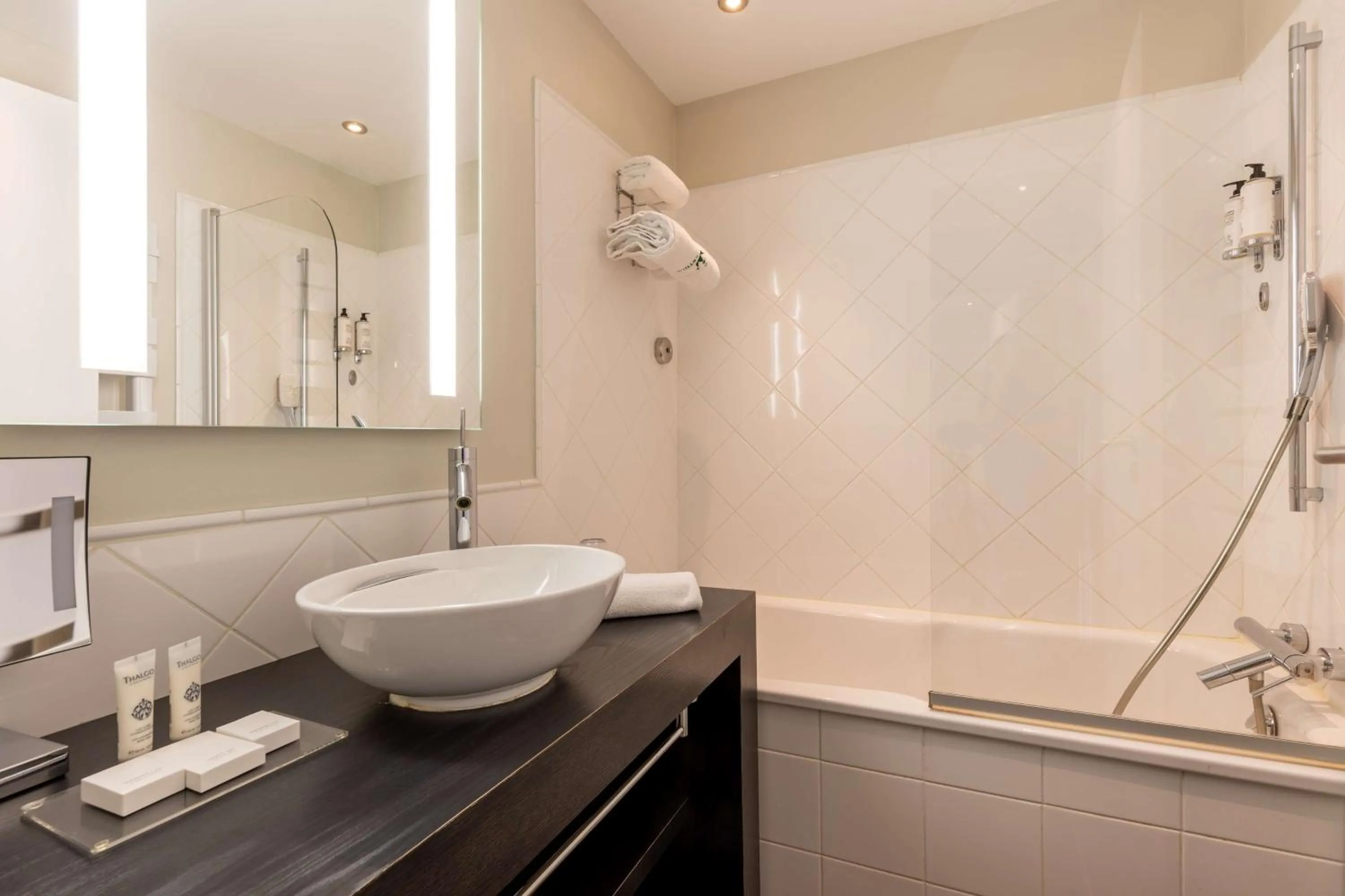 Bathroom in Best Western Plus Le Roi Arthur Hôtel & Spa