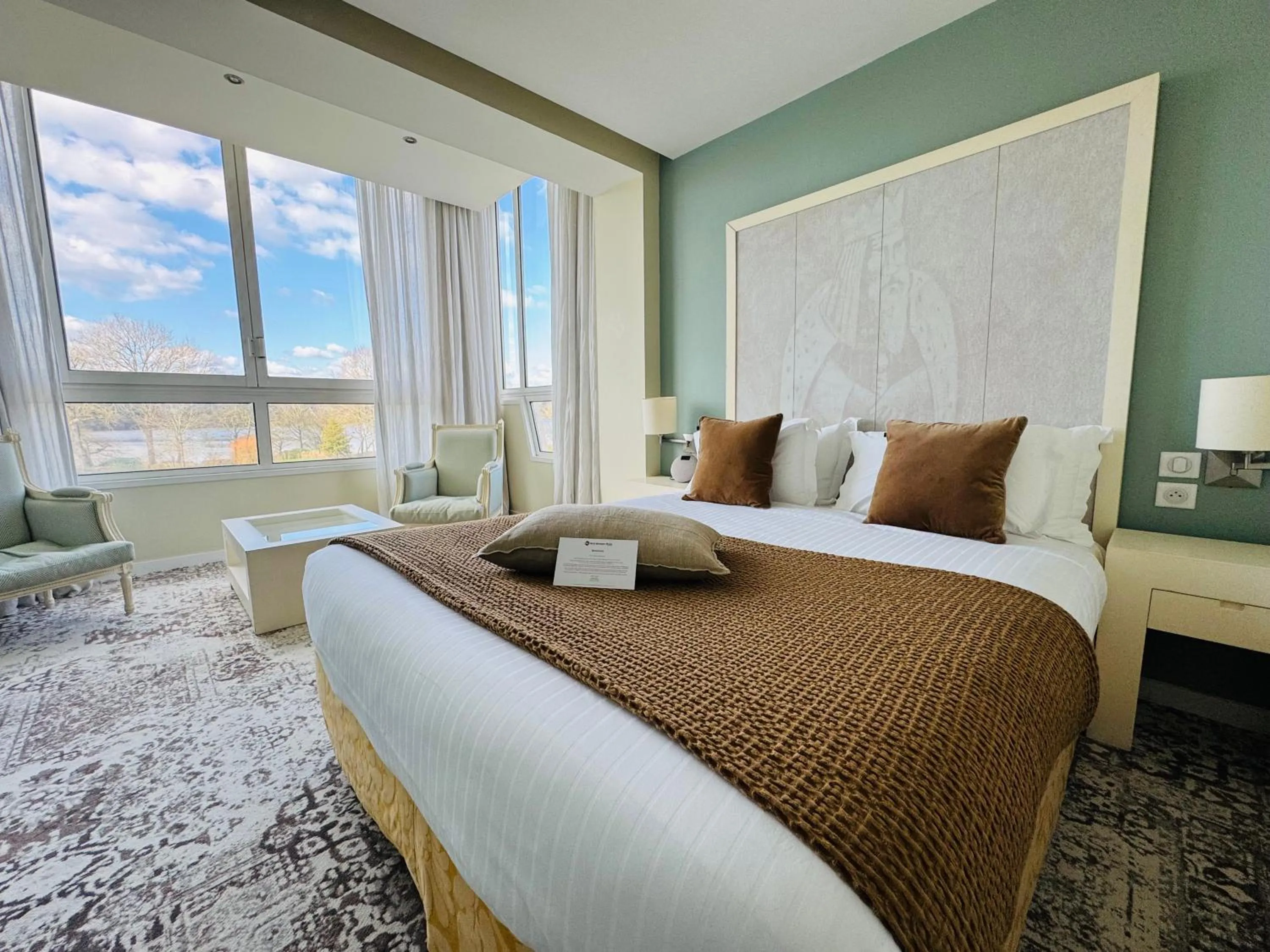 Bedroom, Bed in Best Western Plus Le Roi Arthur Hôtel & Spa