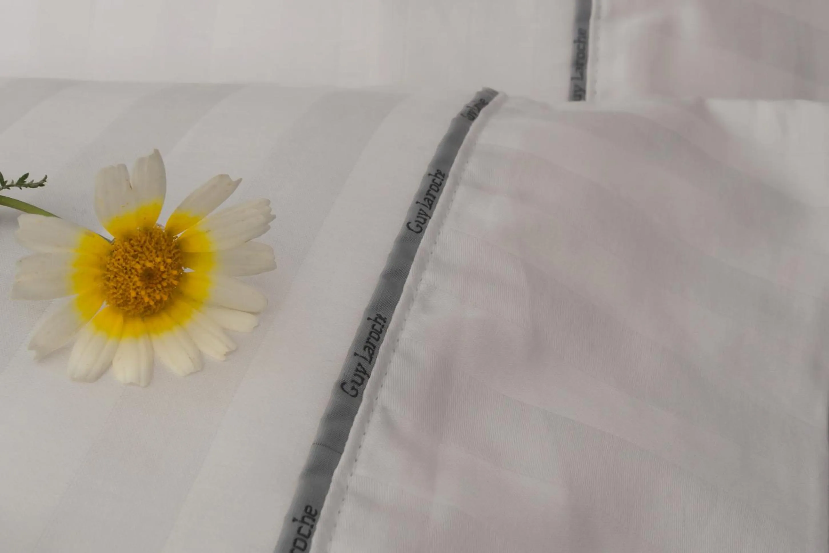 Decorative detail, Bed in Eucalyptus Houses