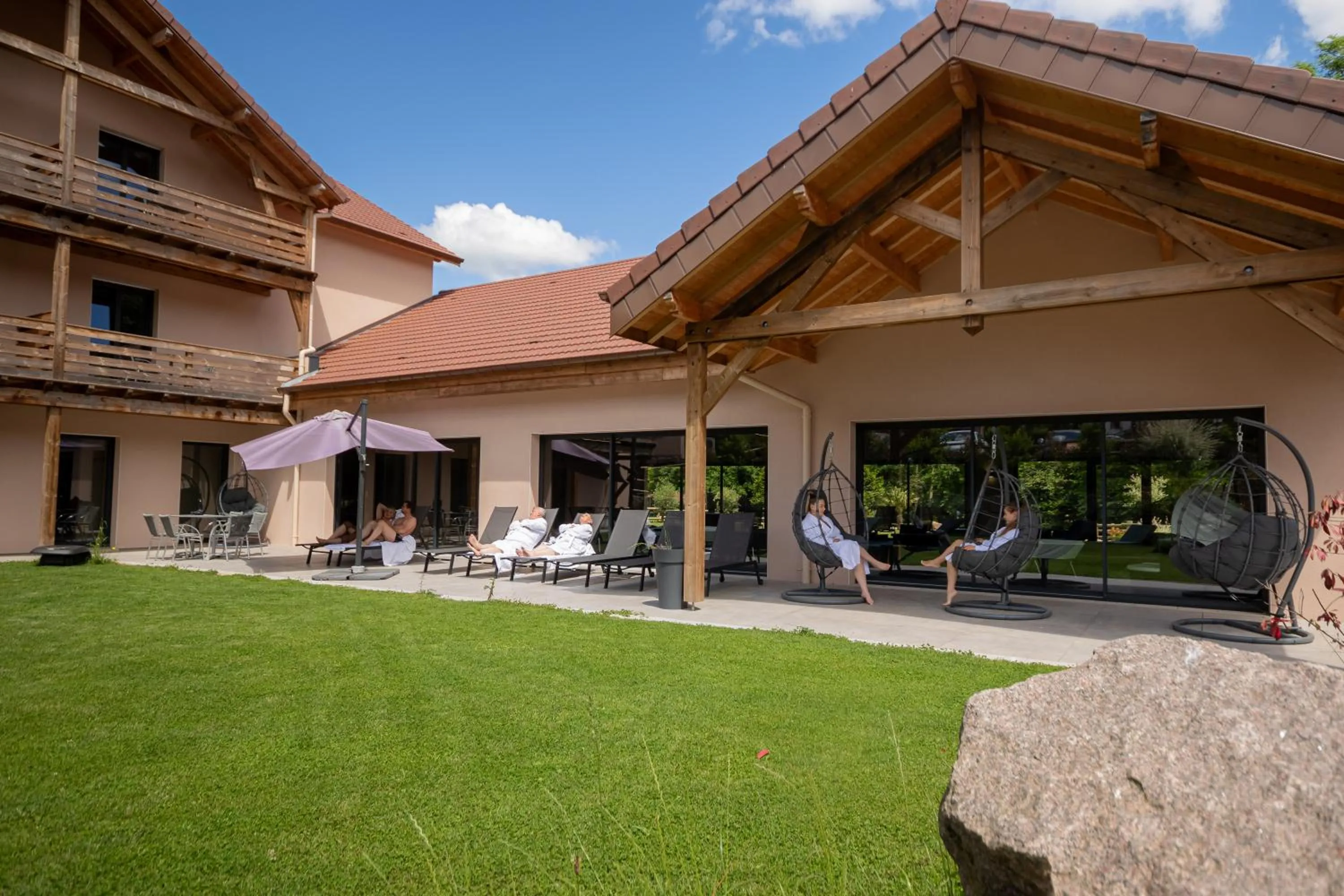 Garden view in Hôtel Restaurant Le Régal