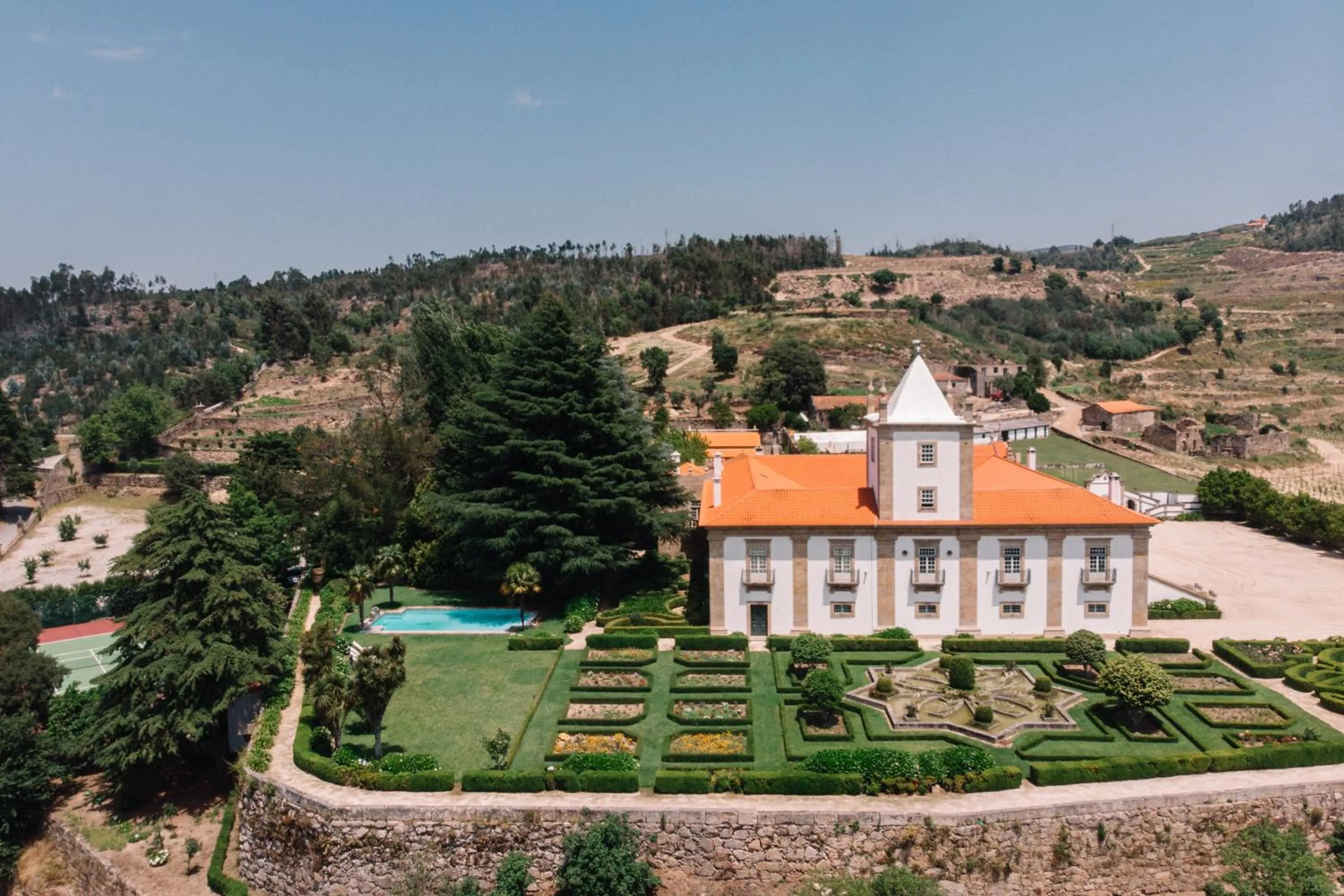 Property building in Casa de Quintã