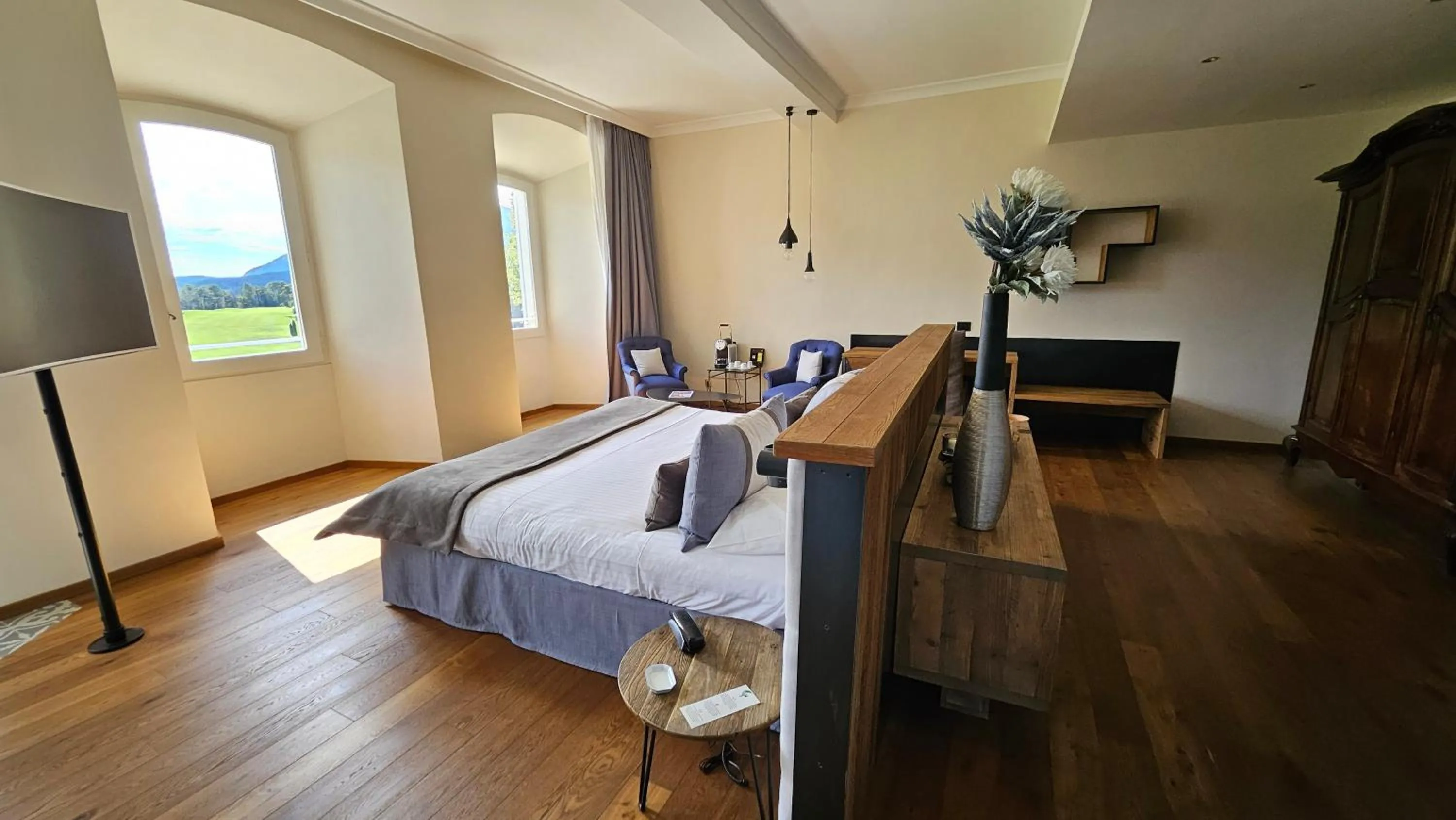 Bed in Château et Golf De Taulane