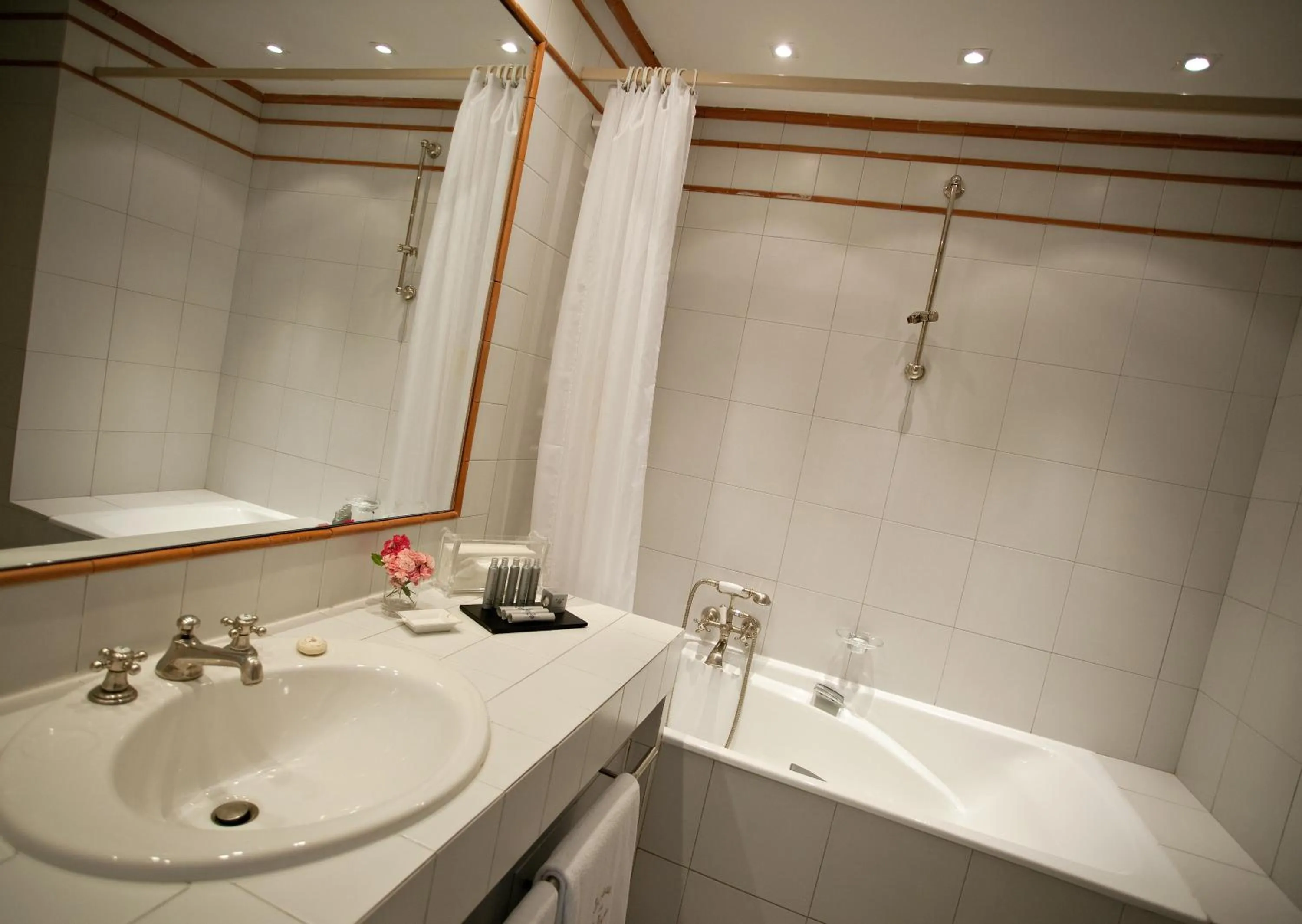 Bathroom in Château et Golf De Taulane