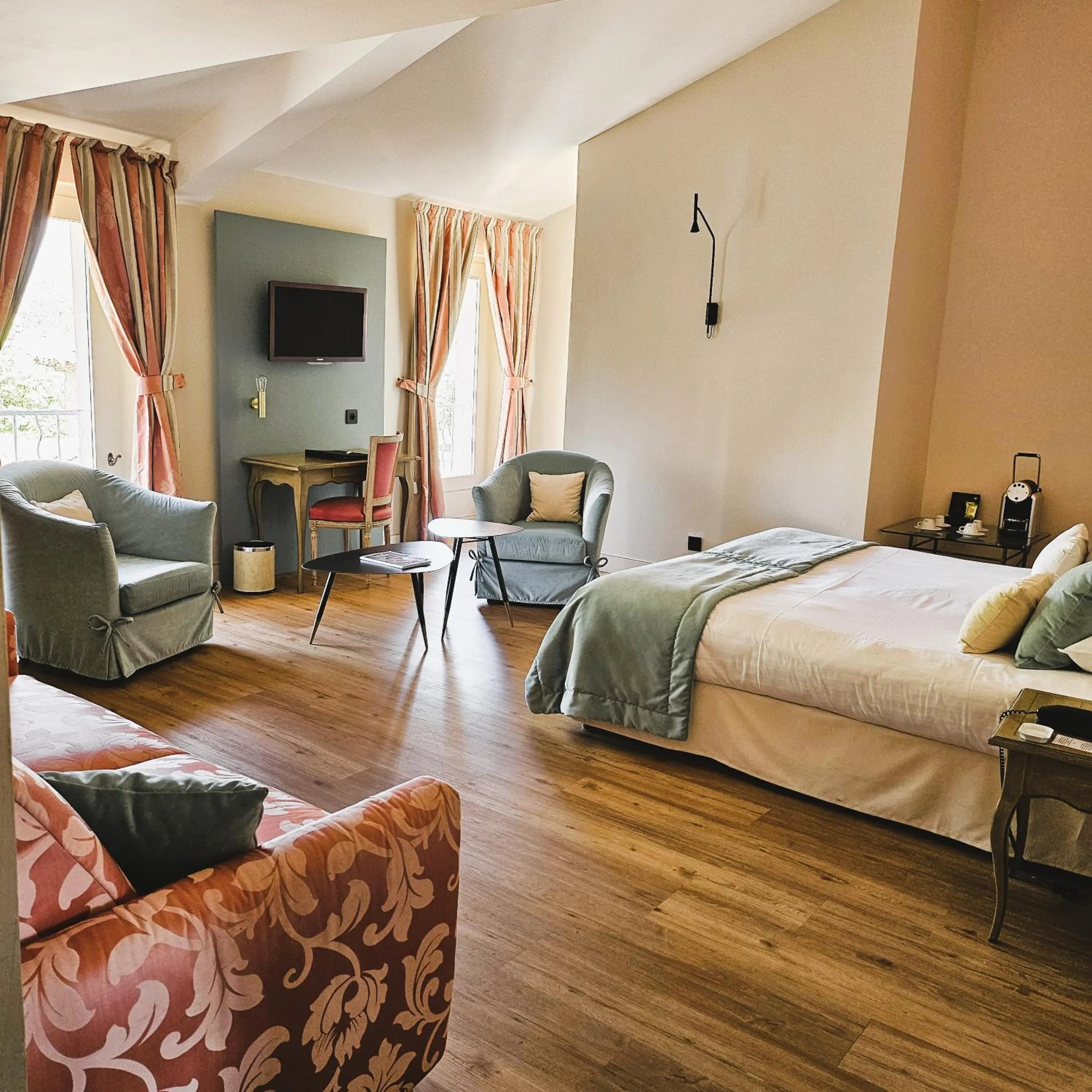 Bed in Château et Golf De Taulane