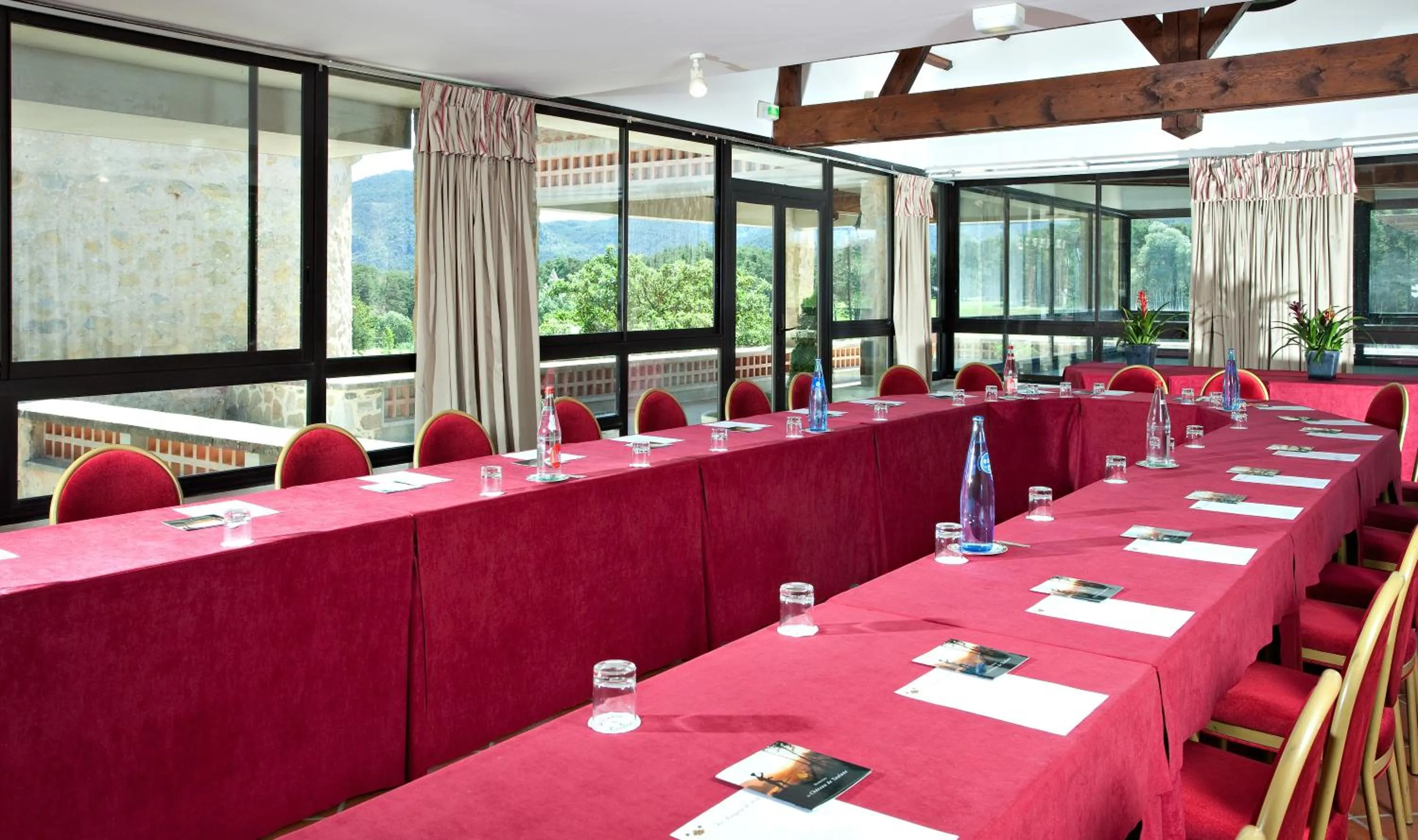 Business facilities in Château et Golf De Taulane