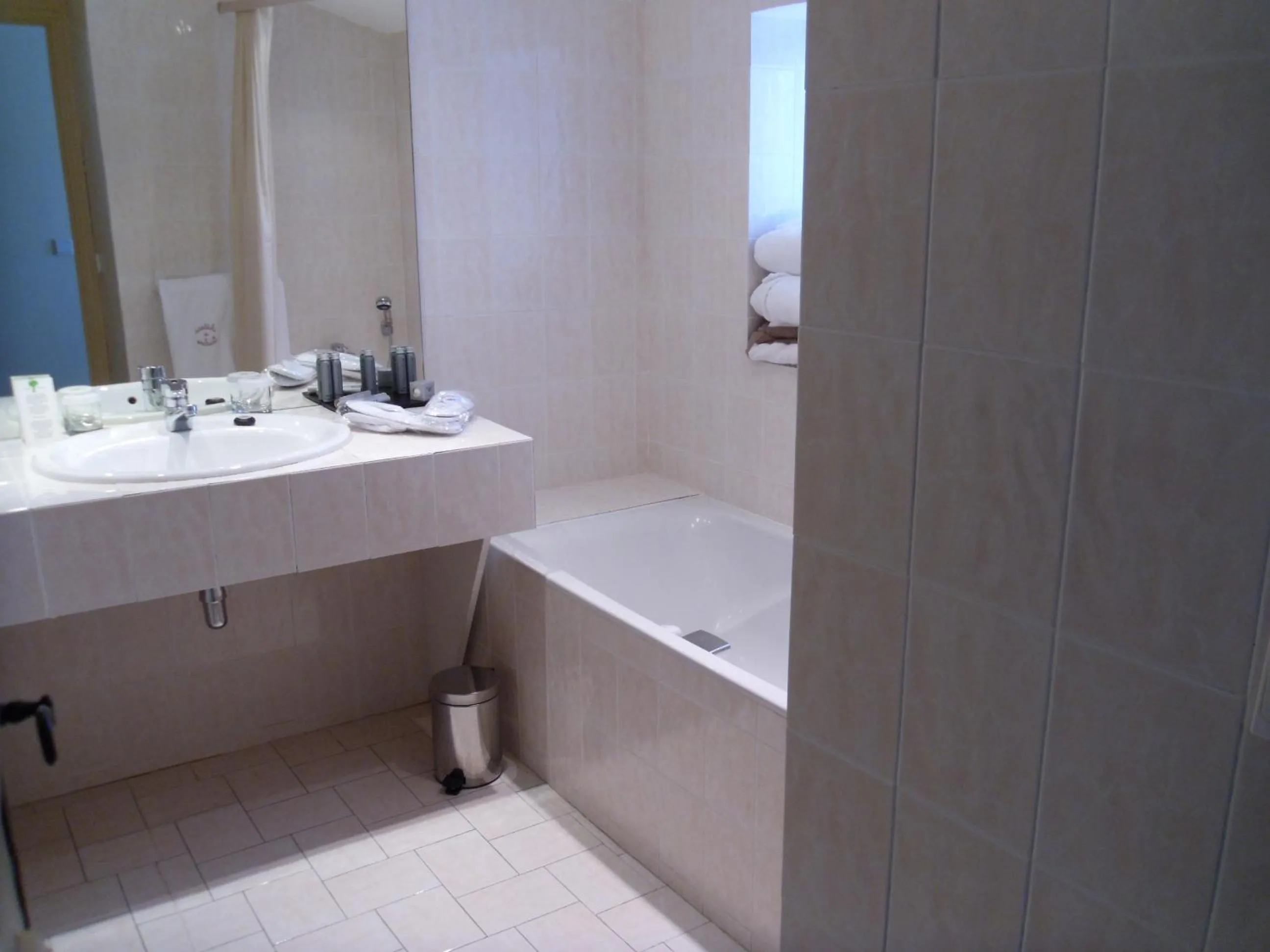 Bathroom in Château et Golf De Taulane