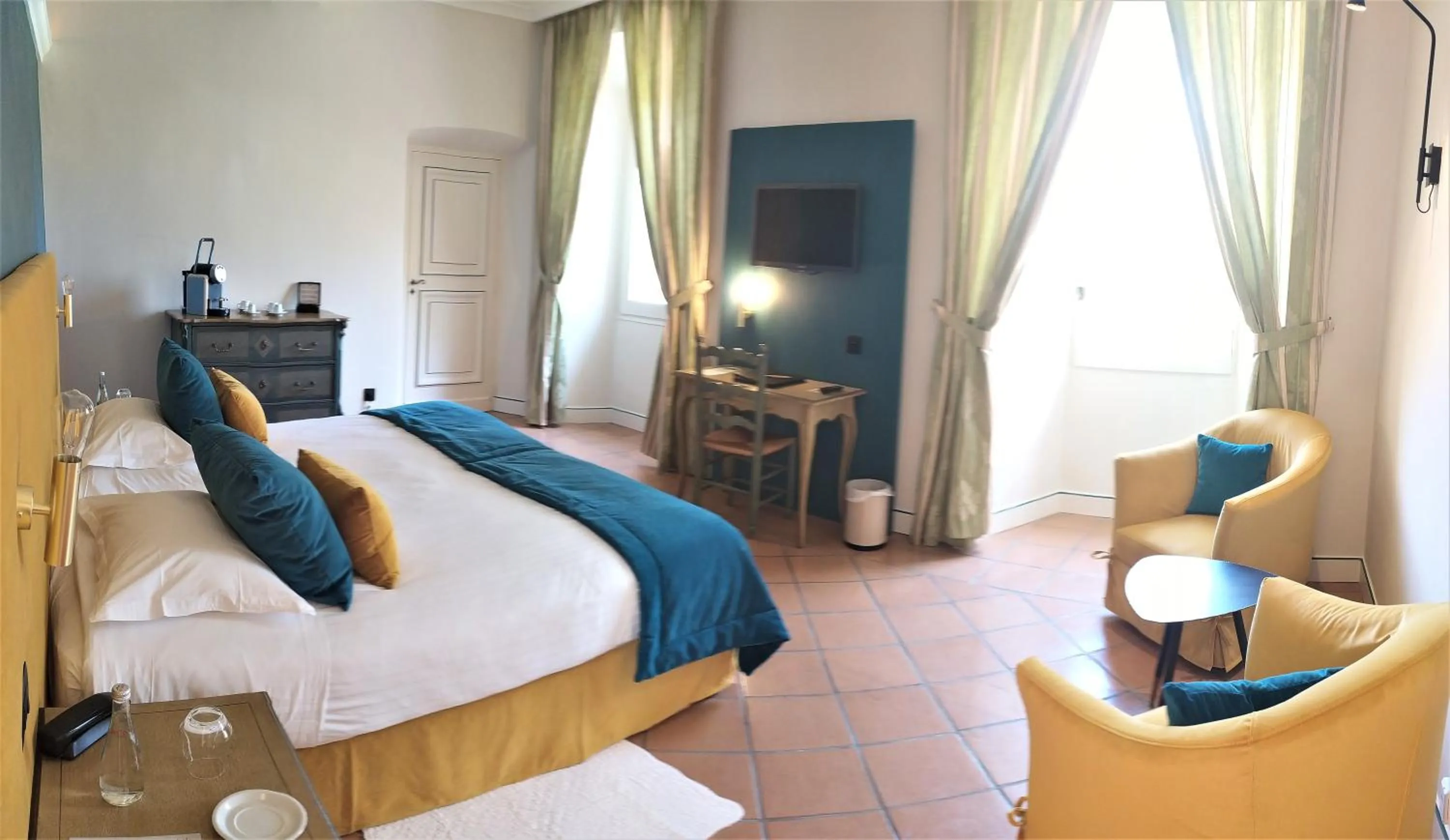 Bed in Château et Golf De Taulane