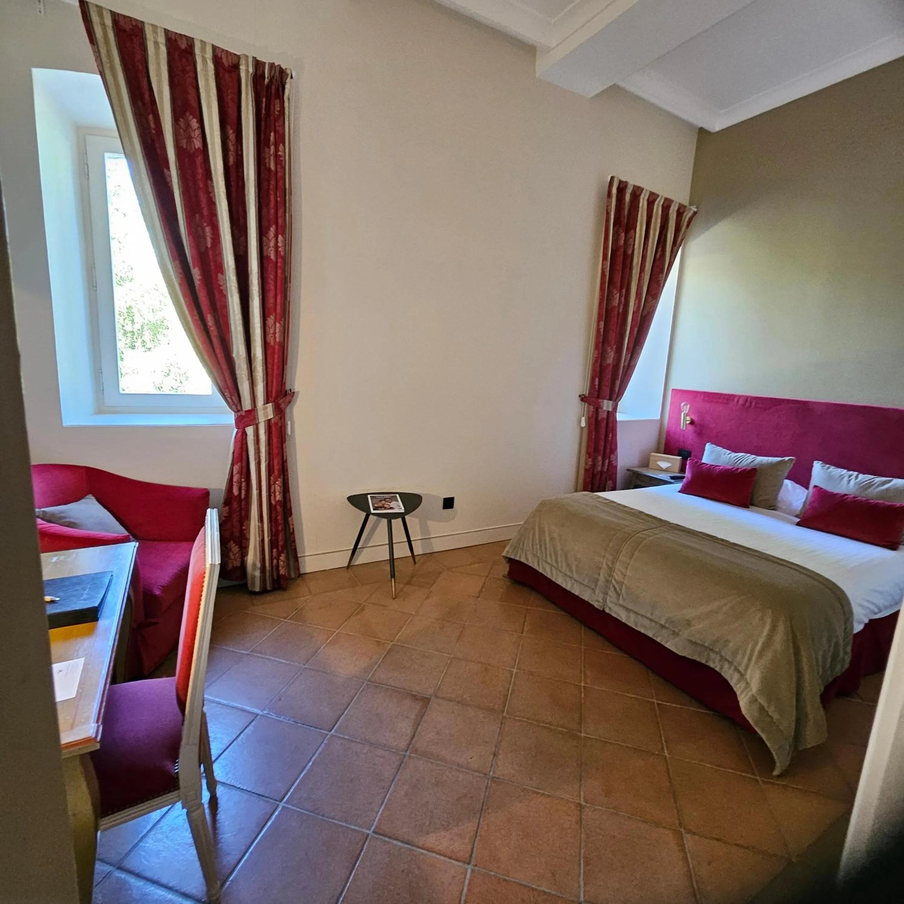 Bed in Château et Golf De Taulane