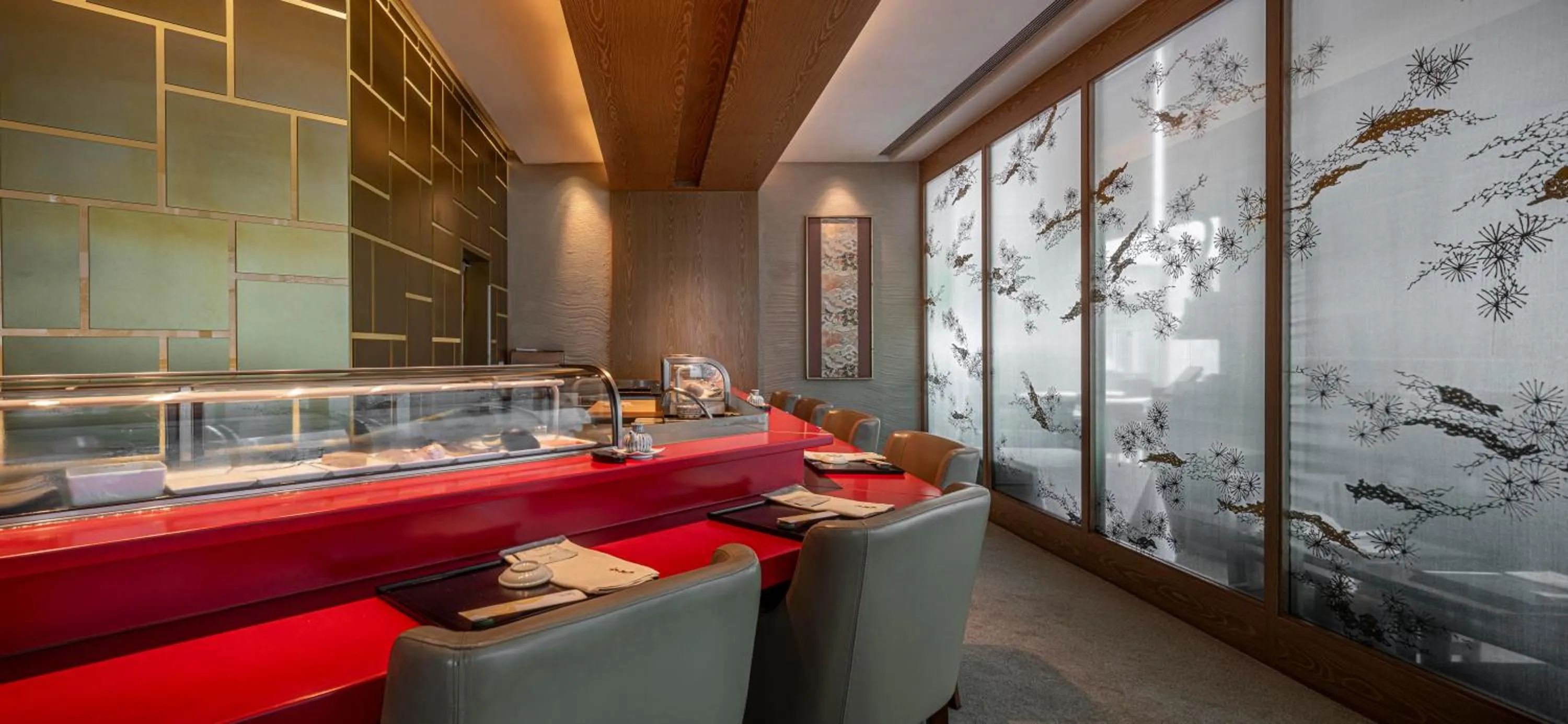 Restaurant/places to eat in Island Shangri-La, Hong Kong