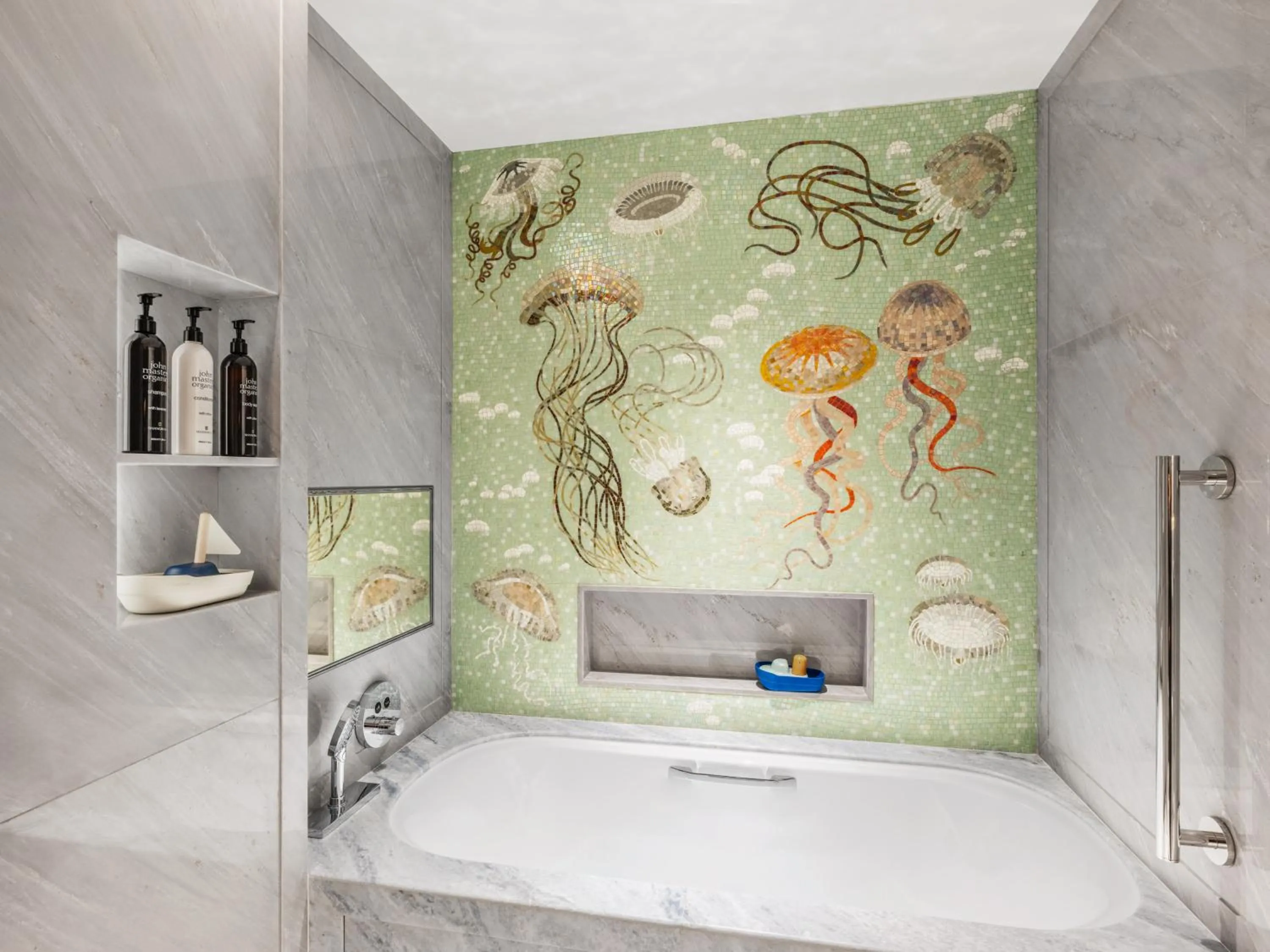 Toilet in Island Shangri-La, Hong Kong