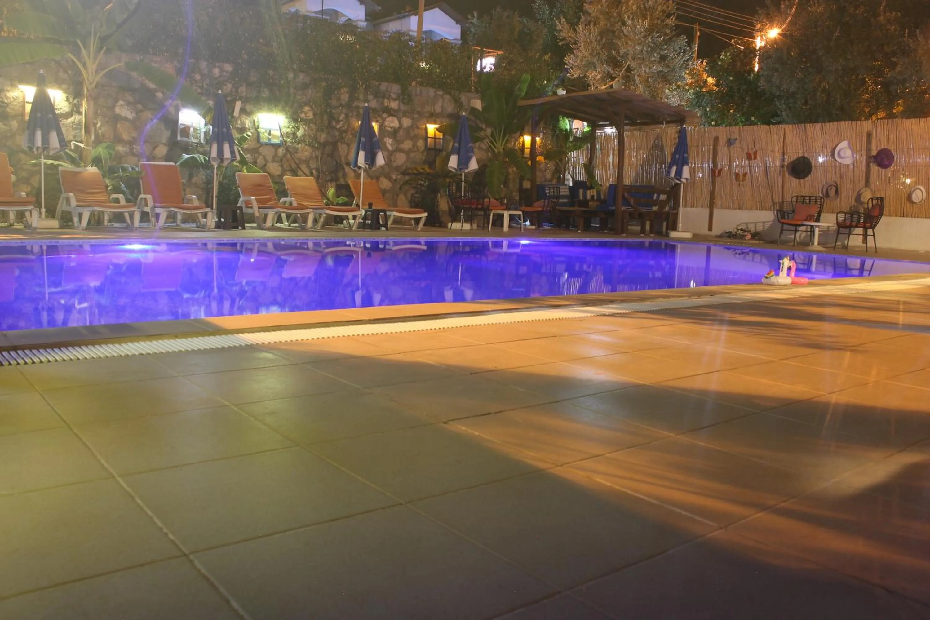 Swimming pool in Sarıhan Apart Otel